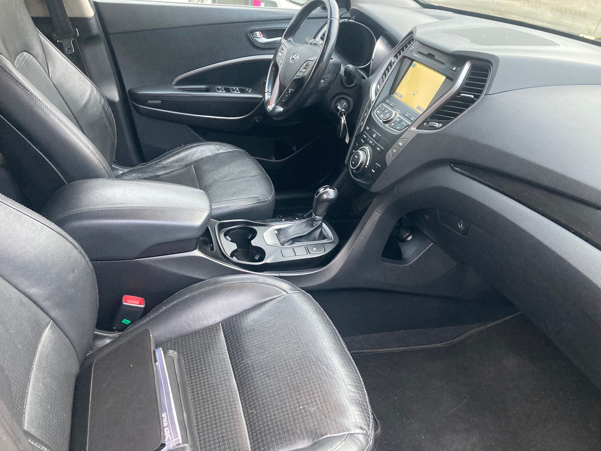 HYUNDAI Santa Fe 2.2 CRDI Premium 4WD Automatic-image-5