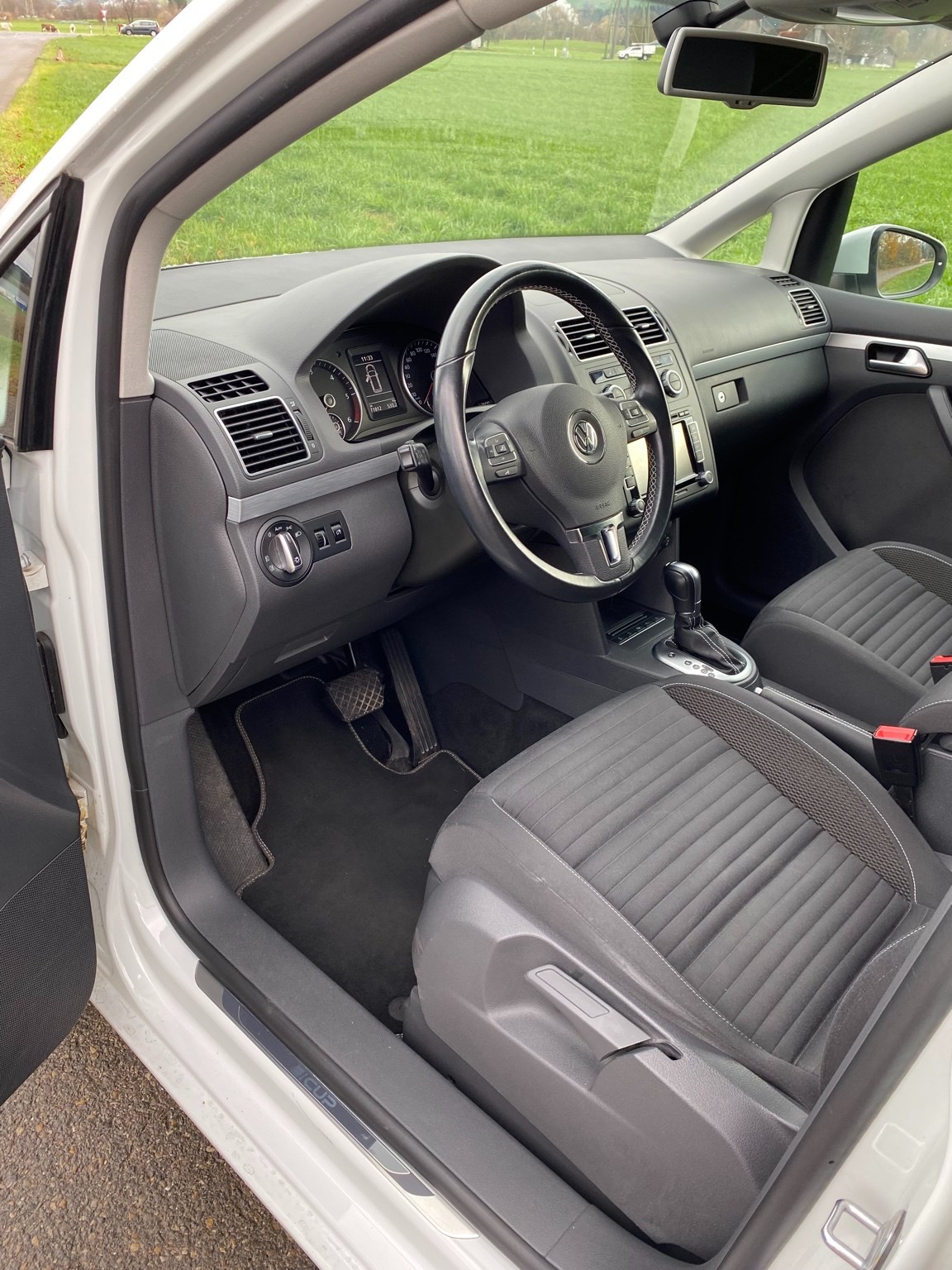 VW Touran Cup Version, 1.6 TDI, DSG, Frisch ab MFK & Frisch ab grossen Service, 8 Fach bereift, Top Austattung-image-6