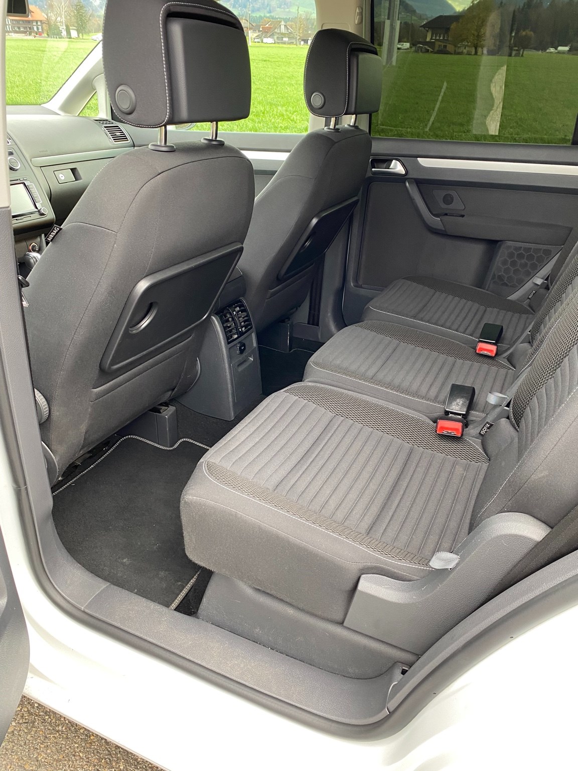 VW Touran Cup Version, 1.6 TDI, DSG, Frisch ab MFK & Frisch ab grossen Service, 8 Fach bereift, Top Austattung-image-9