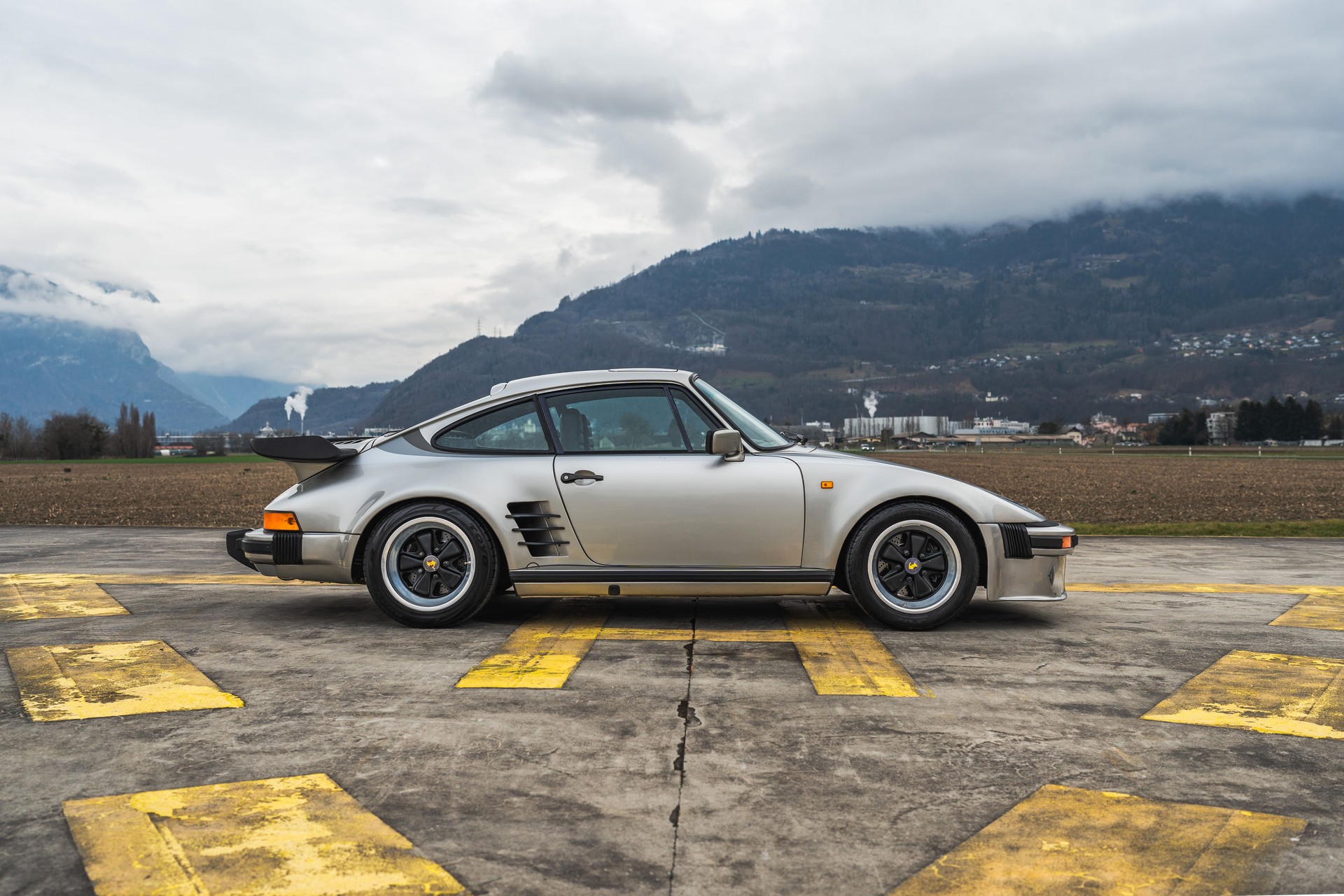 PORSCHE TURBO FLATNOSE - FLACHBAU-image-6