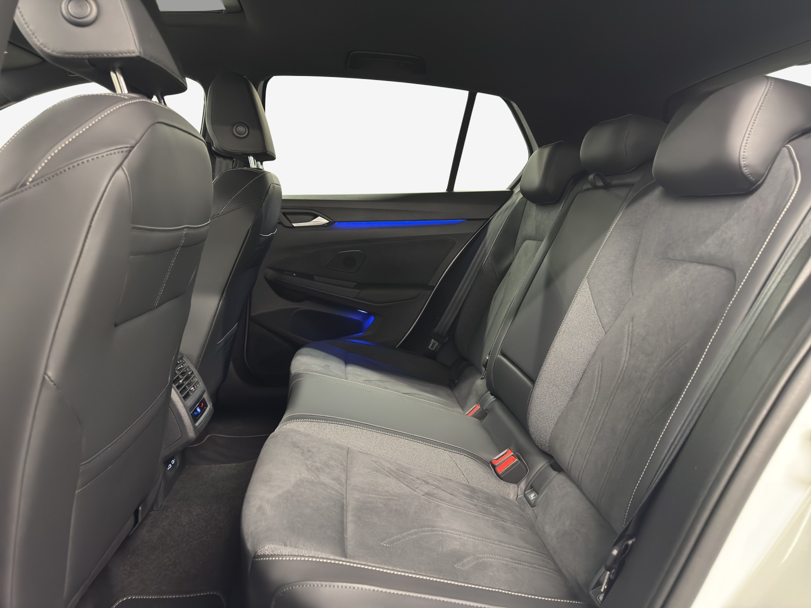 VW Golf 1.5 e TSI mHEV Edition 50 DSG-image-11