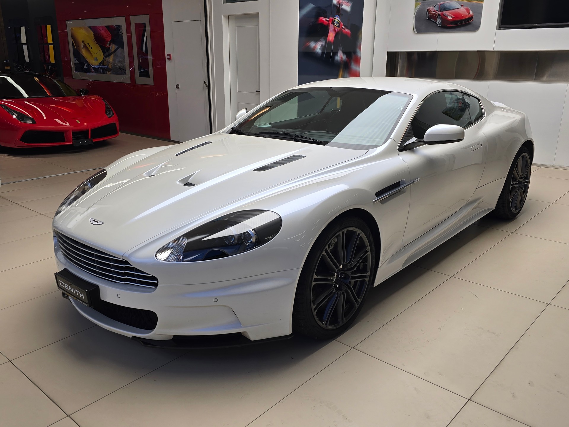 ASTON MARTIN DBS Coupé-image-0