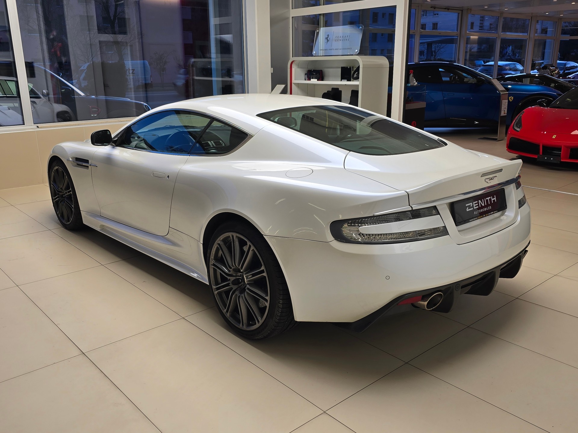 ASTON MARTIN DBS Coupé-image-6