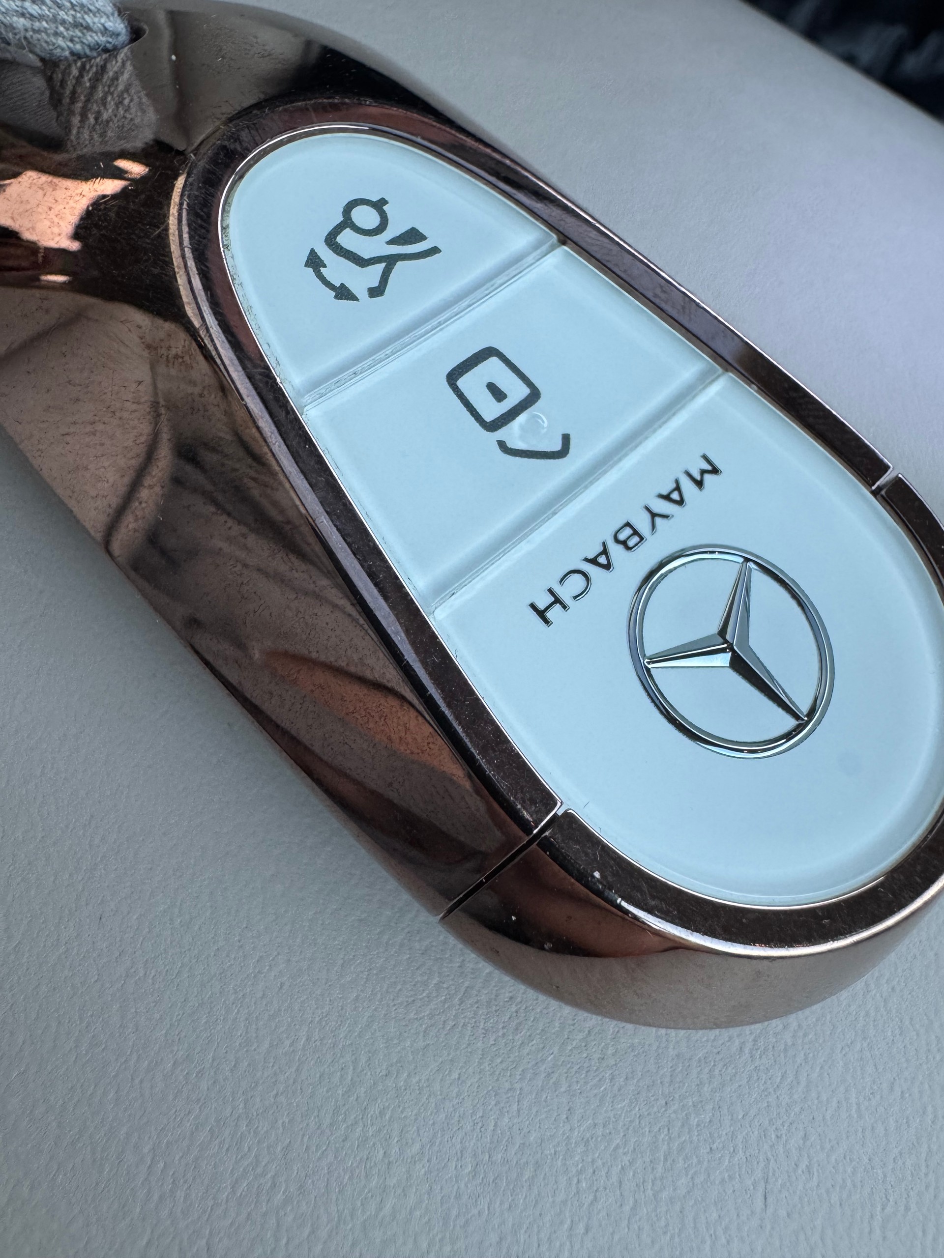 MERCEDES-BENZ S 680 4Matic Maybach First Class 9G-Tronic-image-4