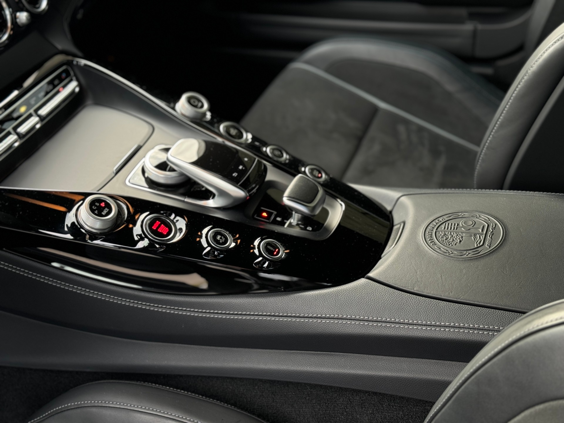 MERCEDES-BENZ AMG GT R Speedshift DCT MAGNO GREEN MATT 3.99%-image-16