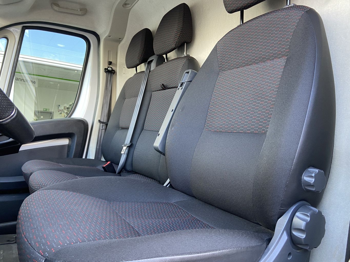 CITROEN Jumper 33 2.2 BlueHDi 140 L2H2-image-14