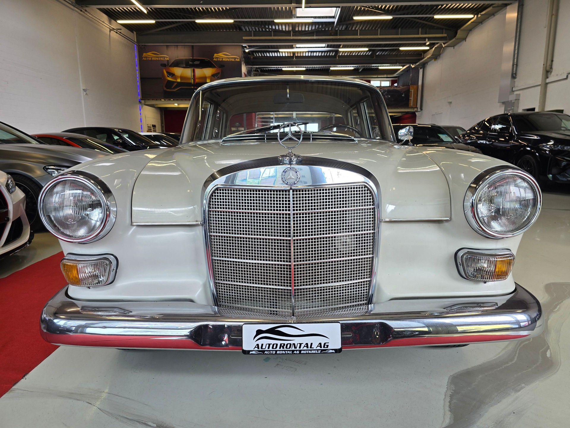 MERCEDES-BENZ 200-showroom-element-3