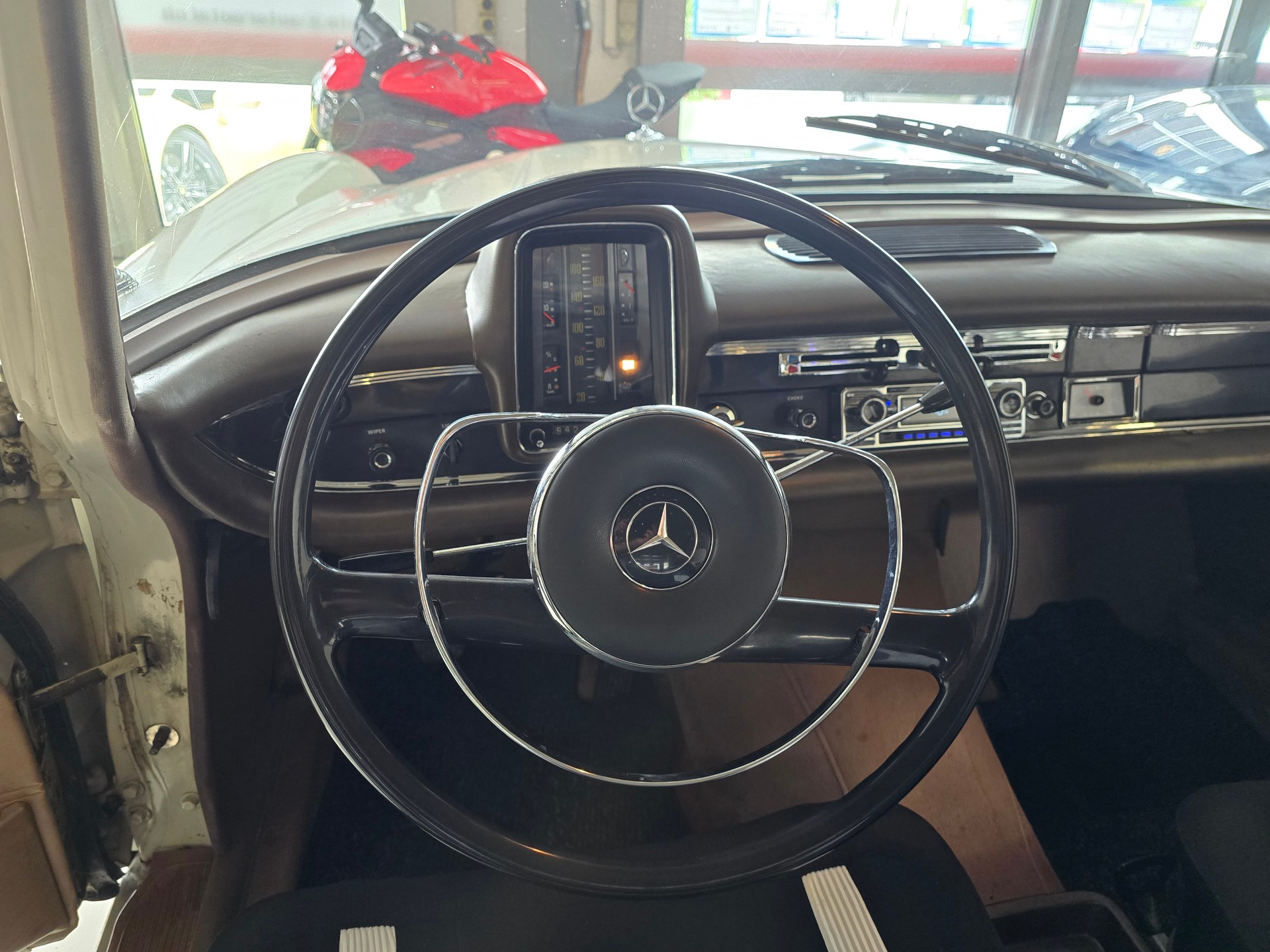 MERCEDES-BENZ 200-image-9