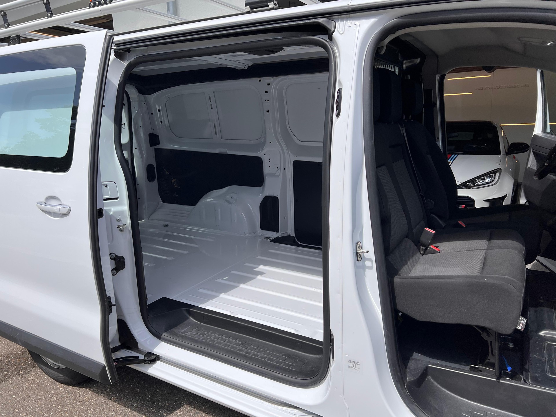 TOYOTA PROACE Van L2 2.0 D Comfort-image-7