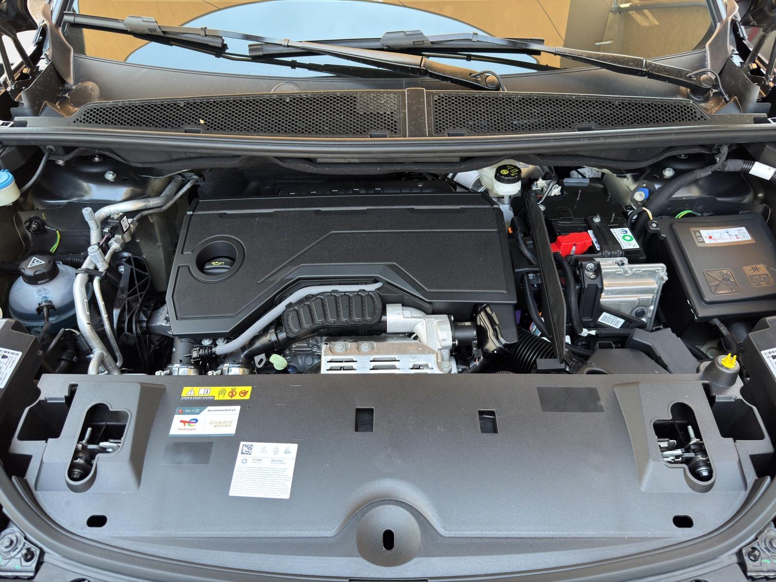 PEUGEOT 5008 1.2 Hybrid Allure Premium-image-16