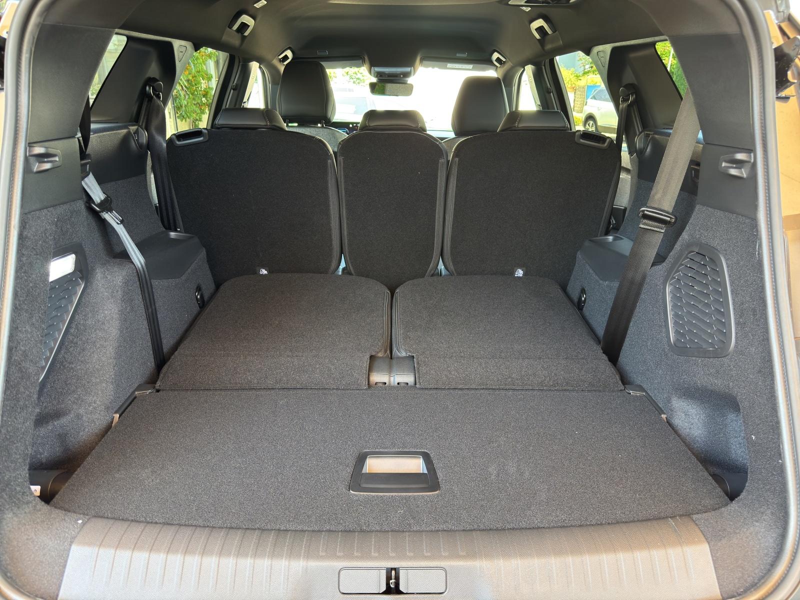 PEUGEOT 5008 1.2 Hybrid Allure Premium-image-24