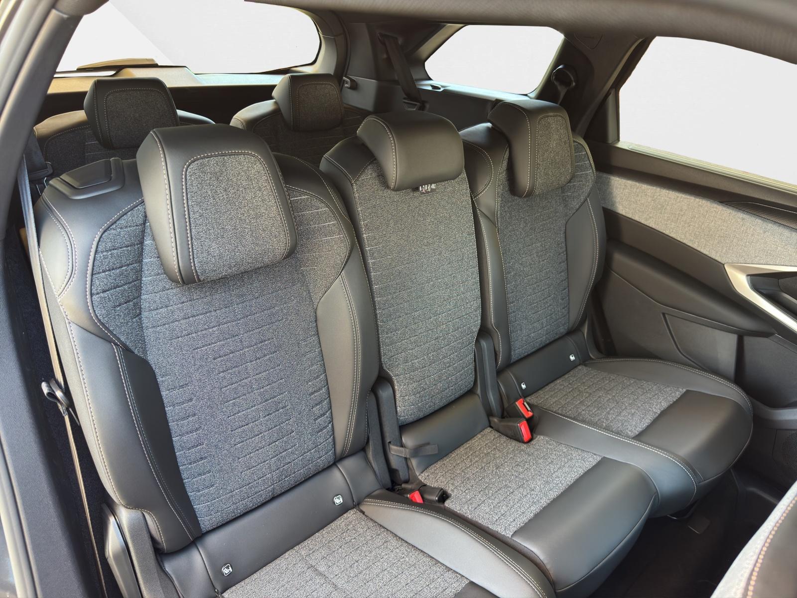 PEUGEOT 5008 1.2 Hybrid Allure Premium-image-14