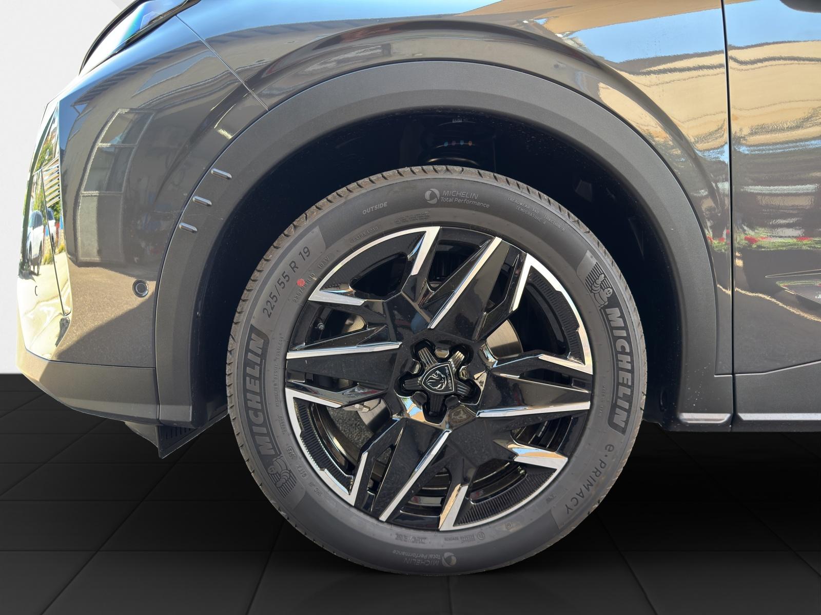 PEUGEOT 5008 1.2 Hybrid Allure Premium-image-19