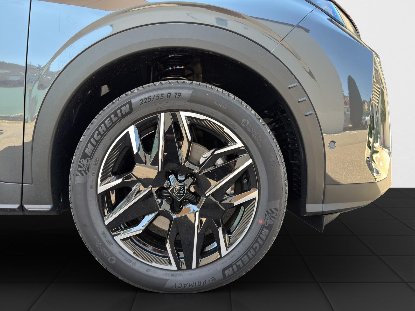 PEUGEOT 5008 1.2 Hybrid Allure Premium-image-20
