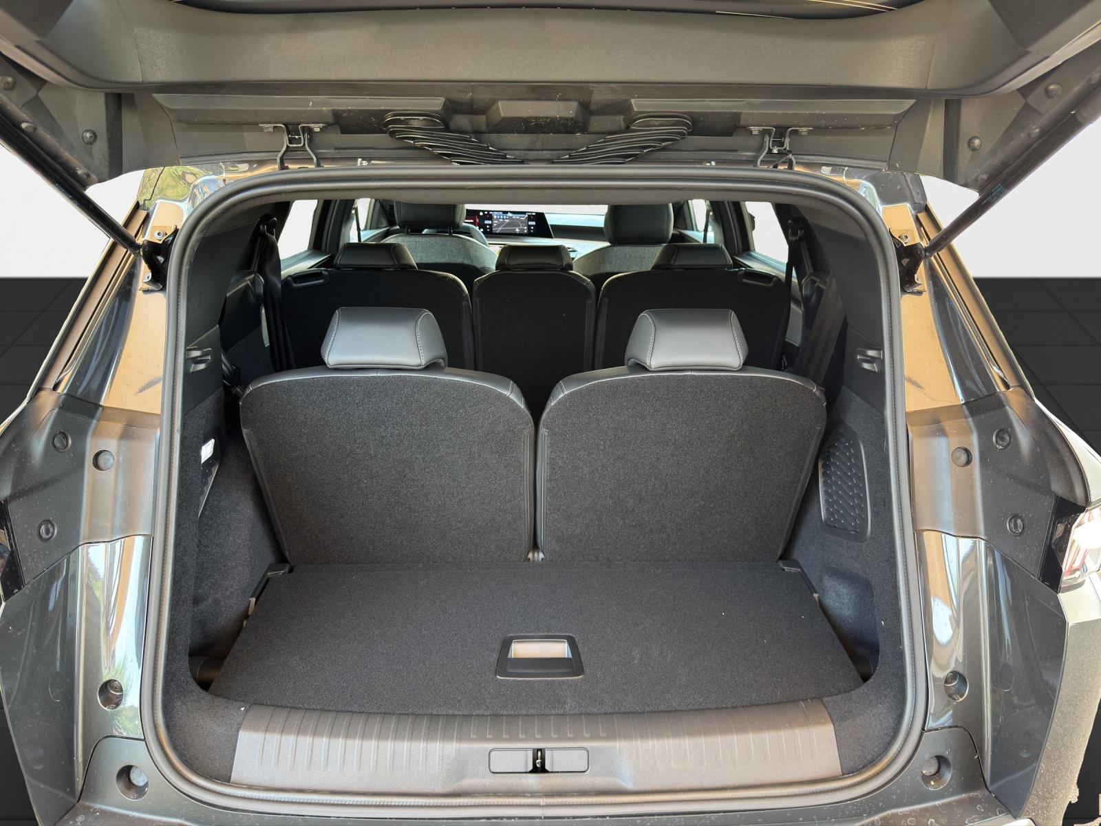 PEUGEOT 5008 1.2 Hybrid Allure Premium-image-15