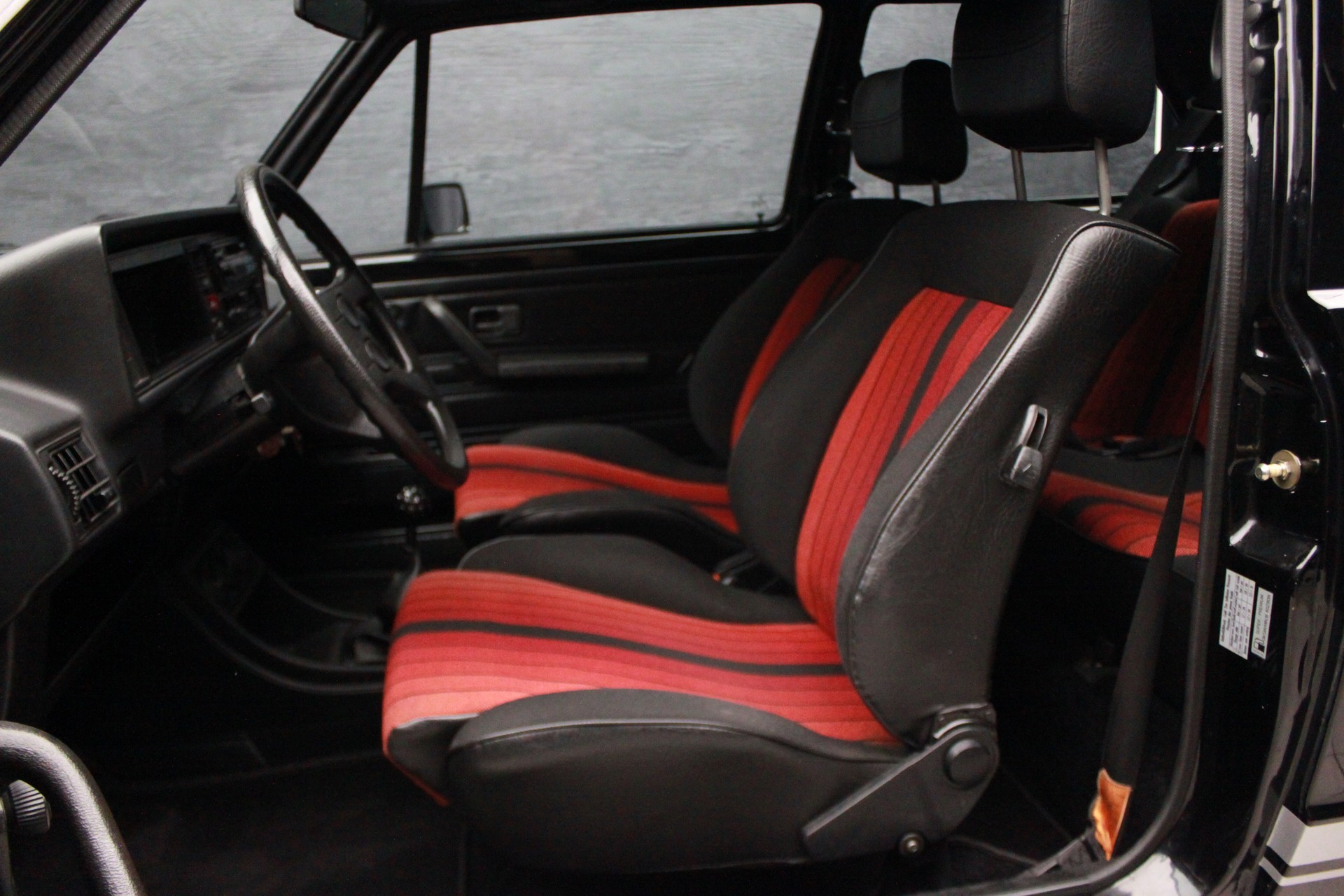 VW Golf 1600 GTI-image-8