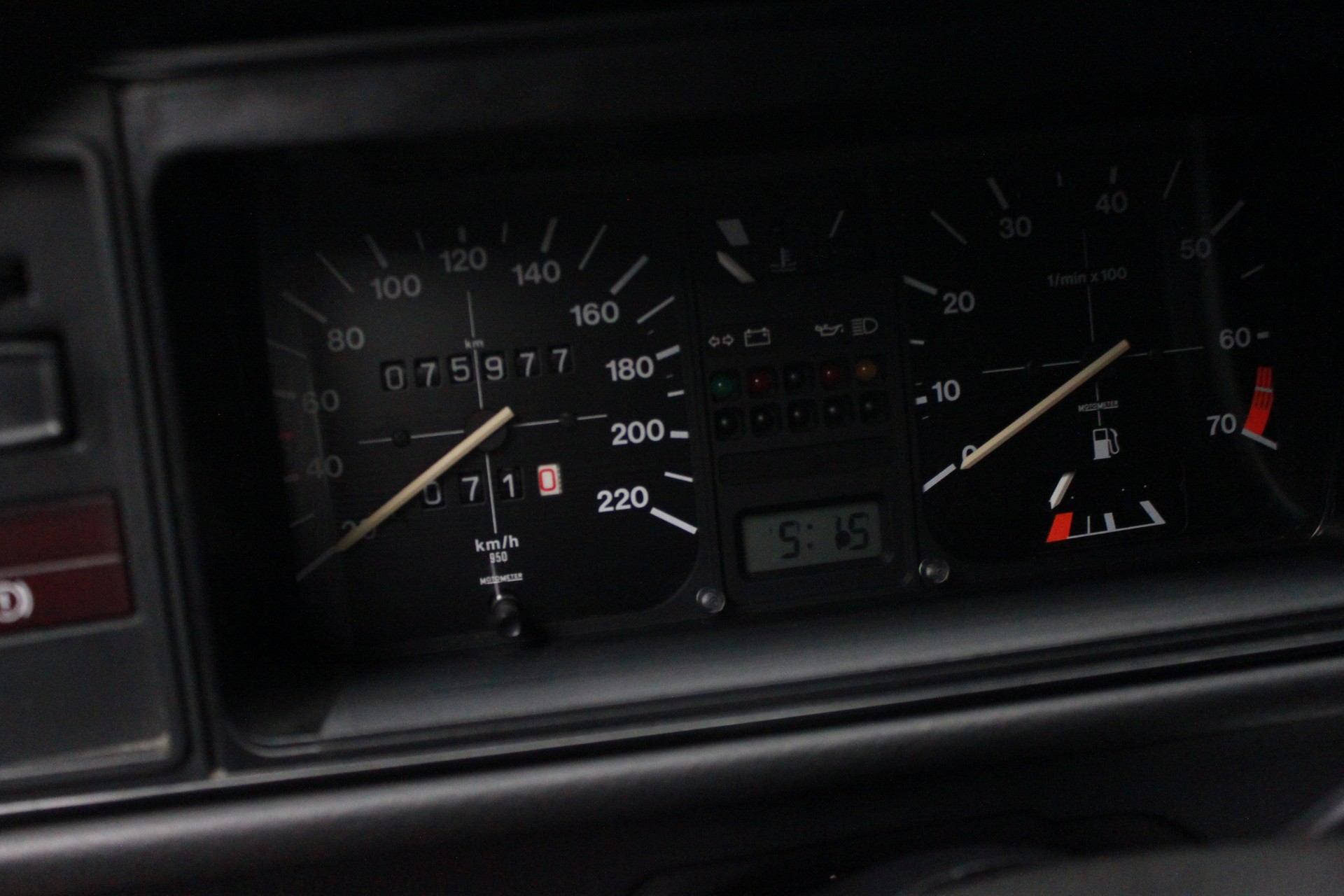 VW Golf 1600 GTI-image-10