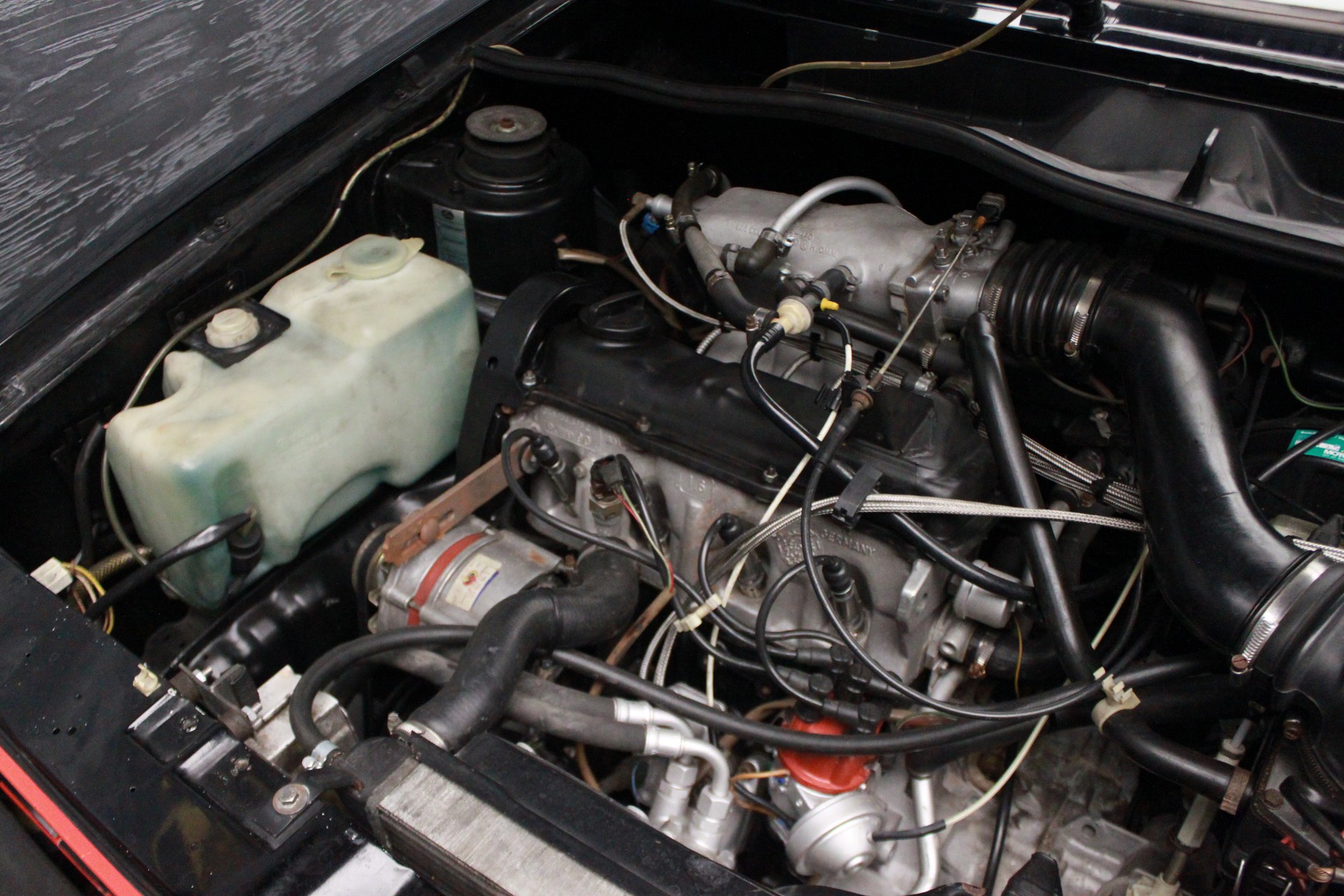 VW Golf 1600 GTI-image-12