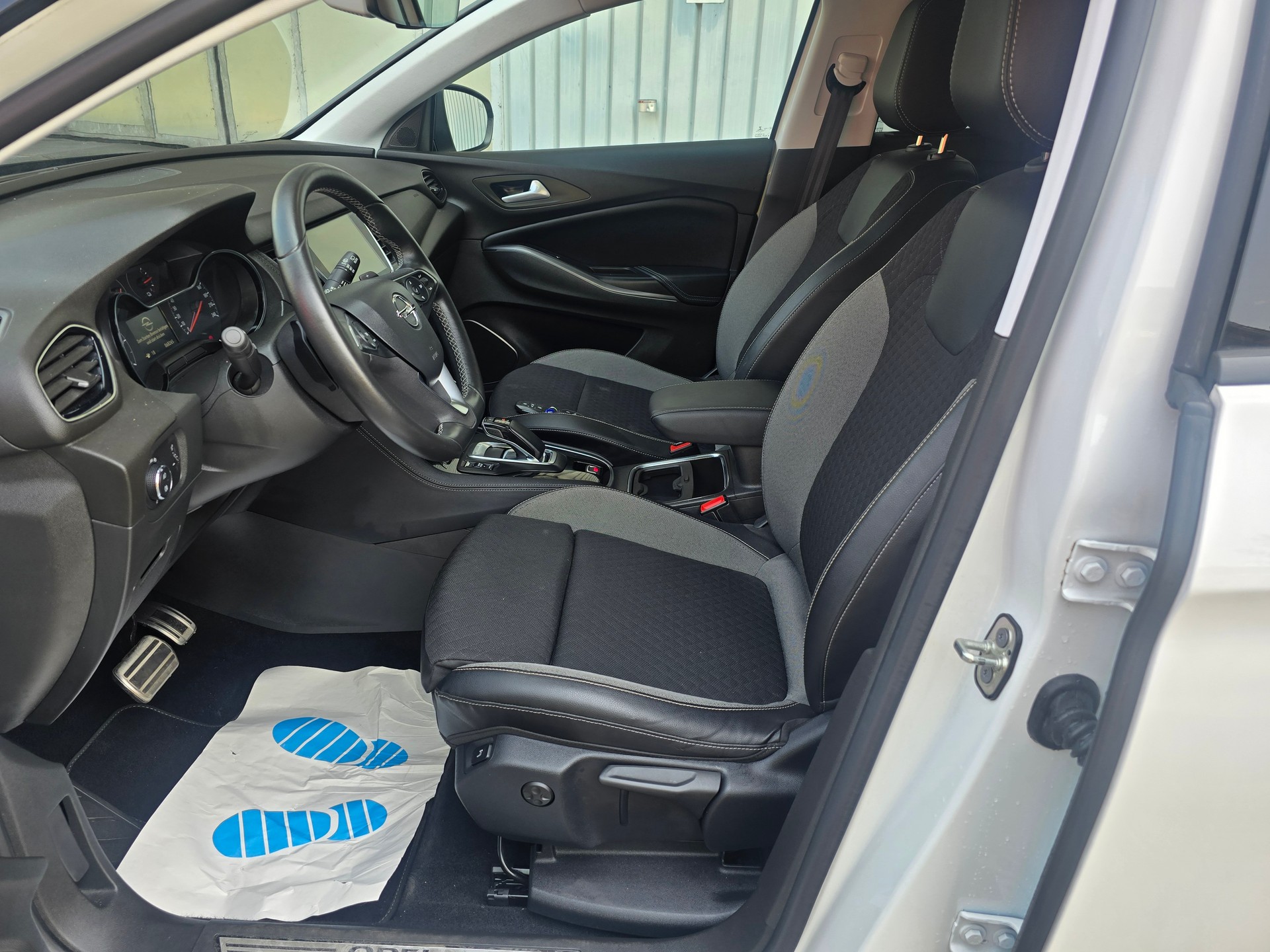 OPEL Grandland X 1.6 Hybrid4 Excellence Automatik-image-10