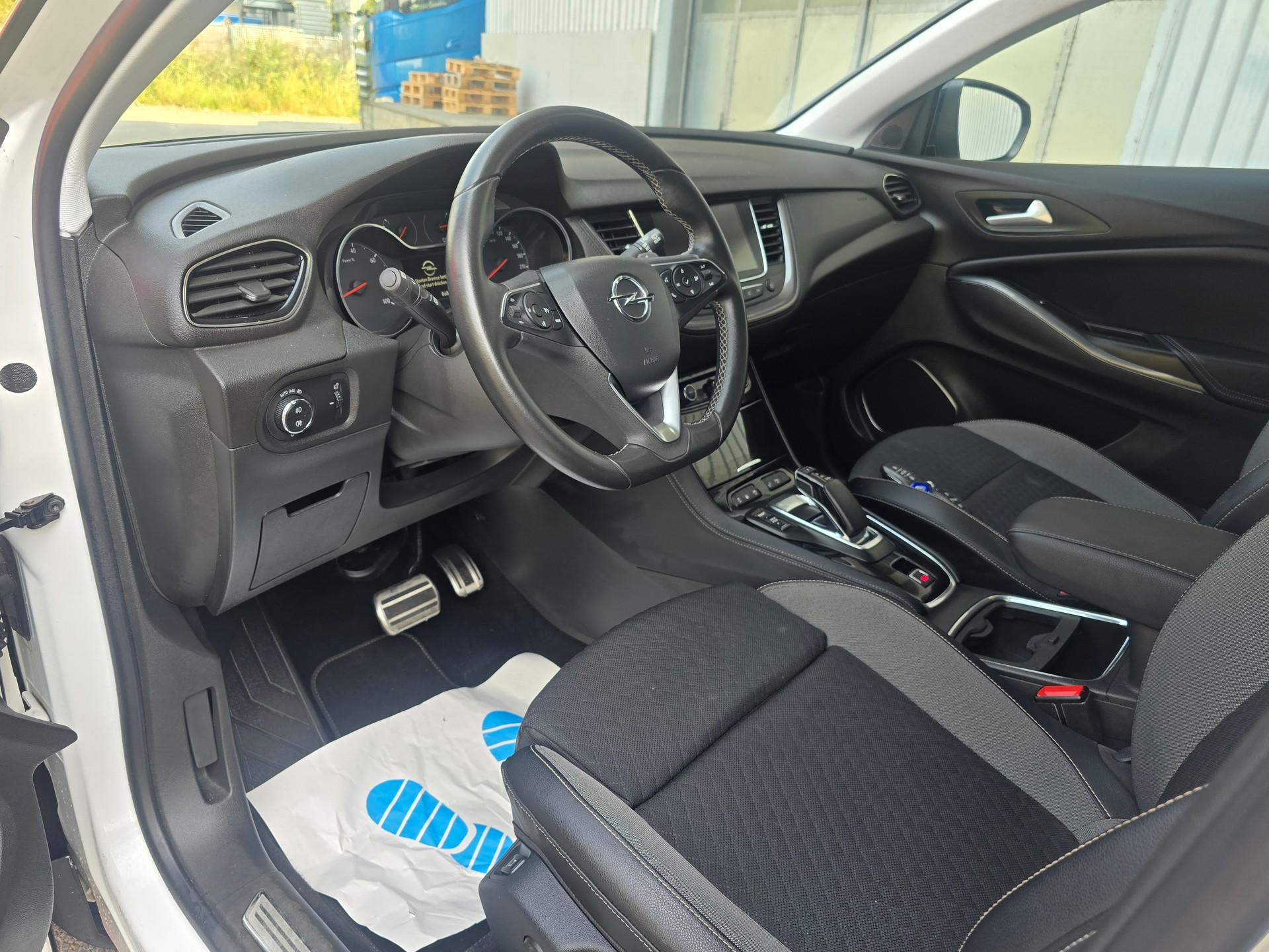 OPEL Grandland X 1.6 Hybrid4 Excellence Automatik-image-11