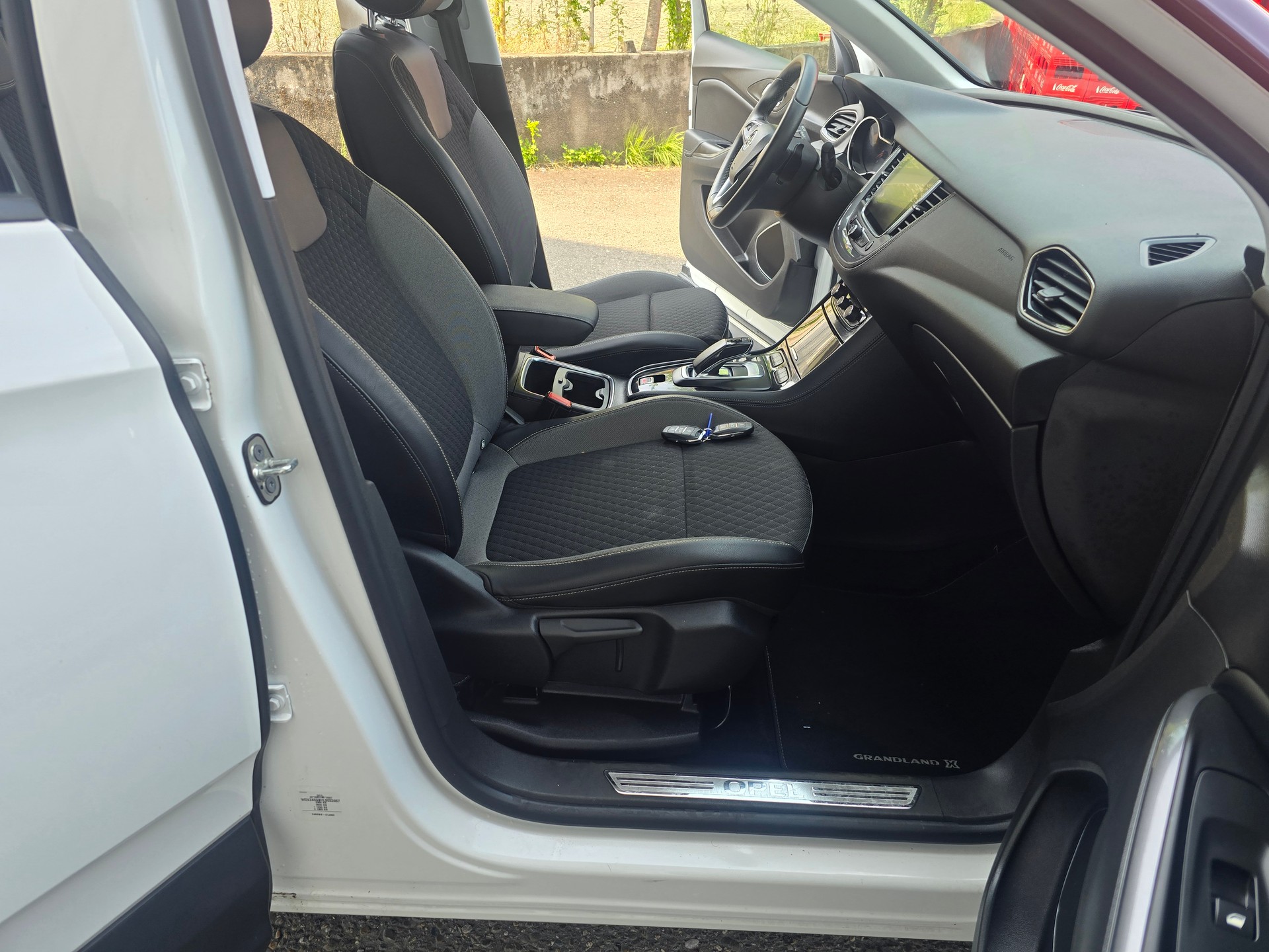 OPEL Grandland X 1.6 Hybrid4 Excellence Automatik-image-14