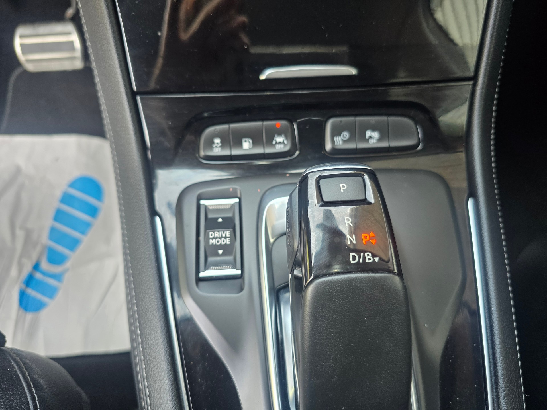 OPEL Grandland X 1.6 Hybrid4 Excellence Automatik-image-18