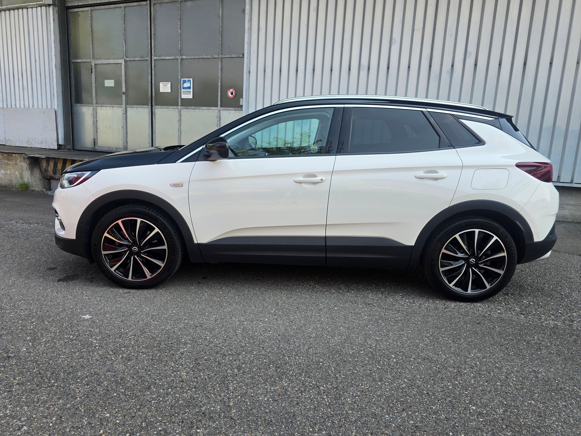 OPEL Grandland X 1.6 Hybrid4 Excellence Automatik-image-9