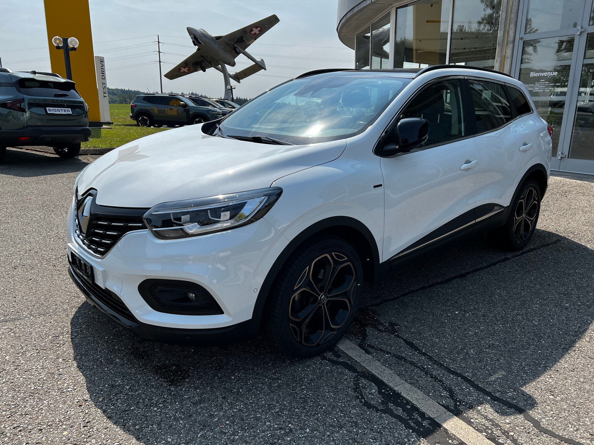 RENAULT Kadjar BLACK EDITION TCe 160 E-image-0