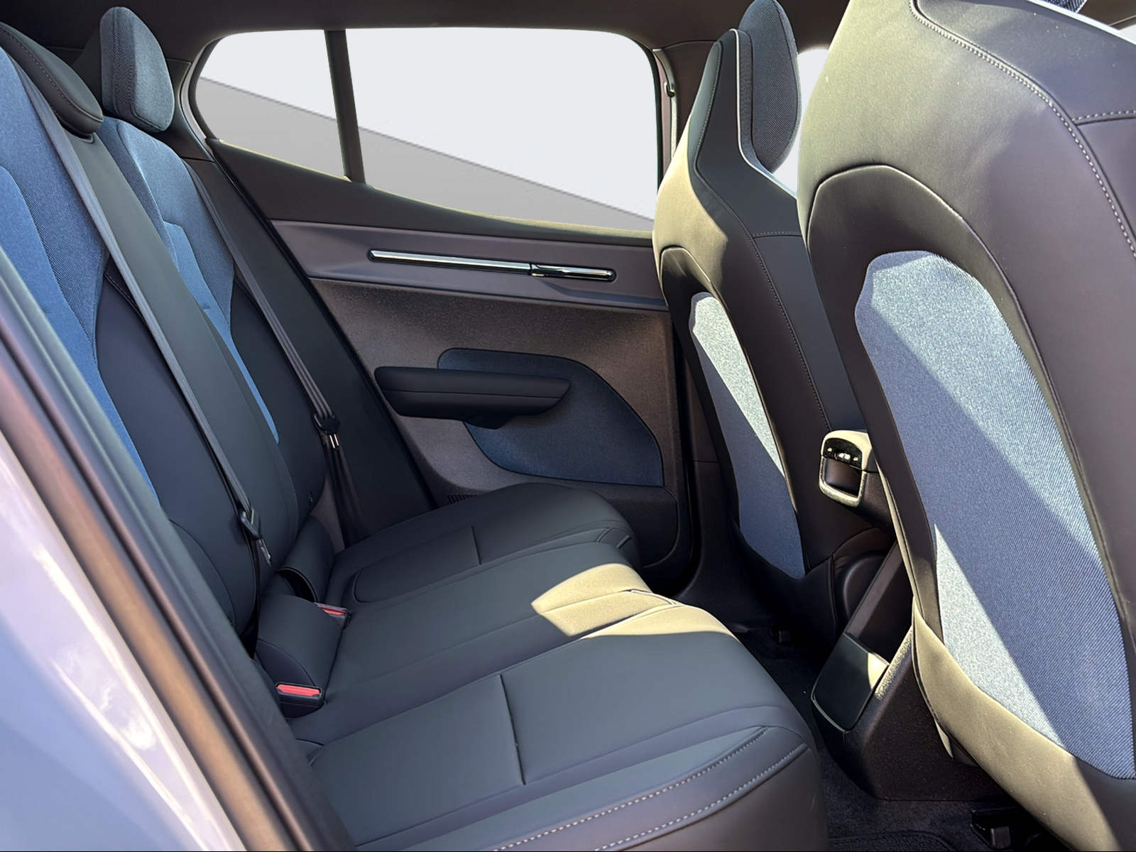 VOLVO EX 30 E60 Twin Ultra Performance AWD-image-10