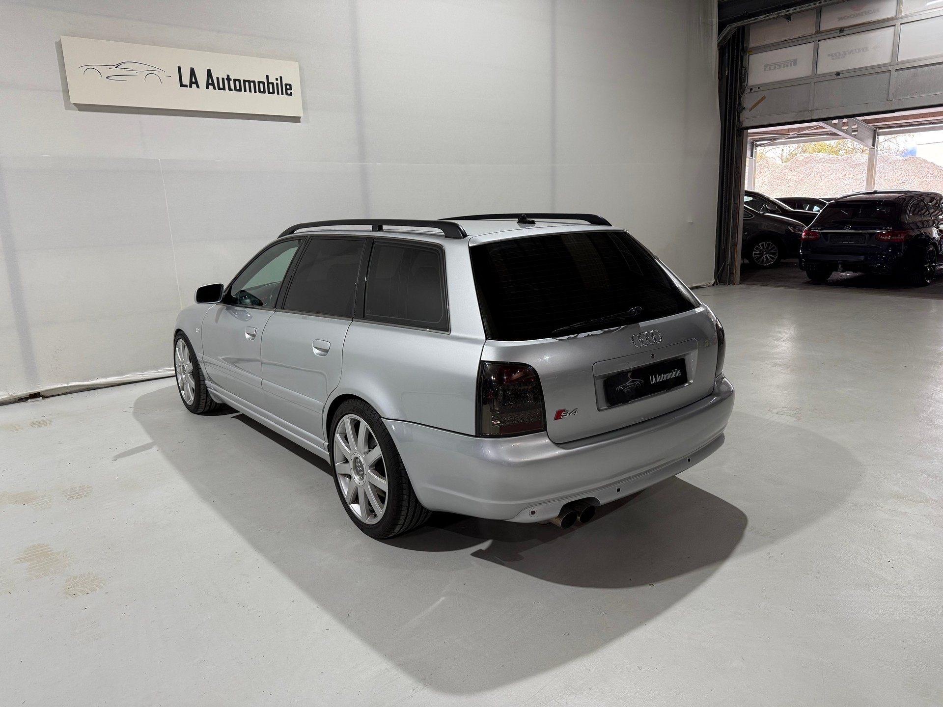 AUDI S4 Avant quattro-image-9