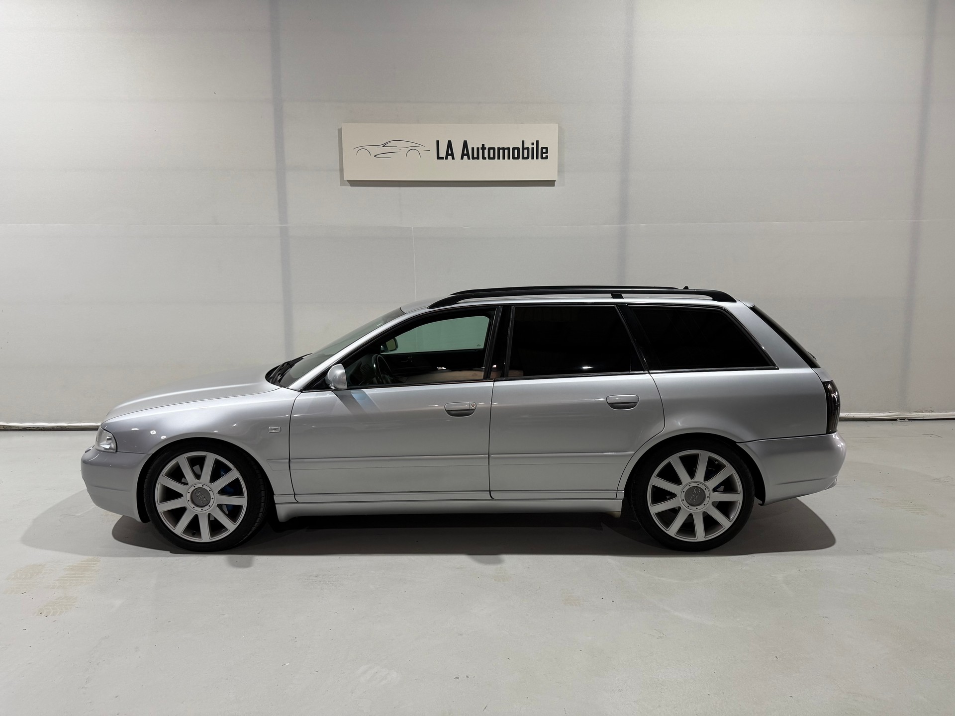 AUDI S4 Avant quattro-image-2