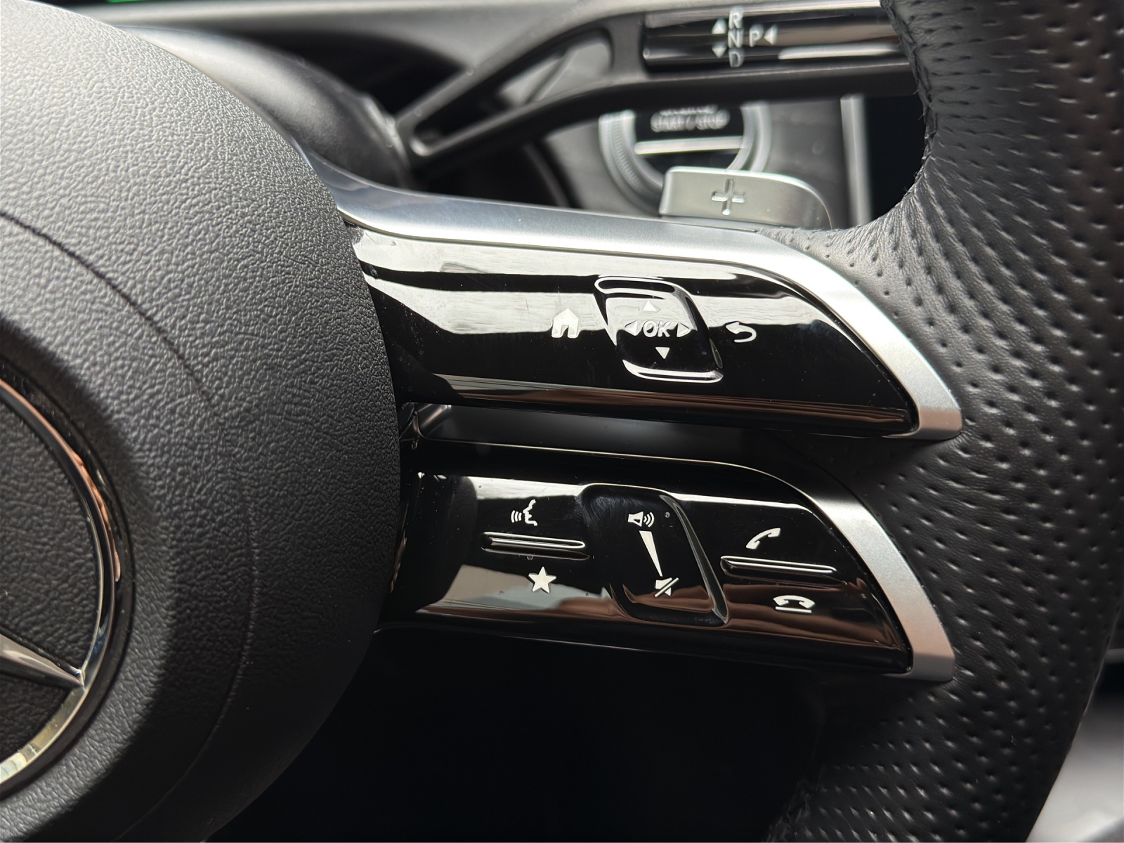 MERCEDES-BENZ E 300 de T 4Matic 9G-Tronic-image-18