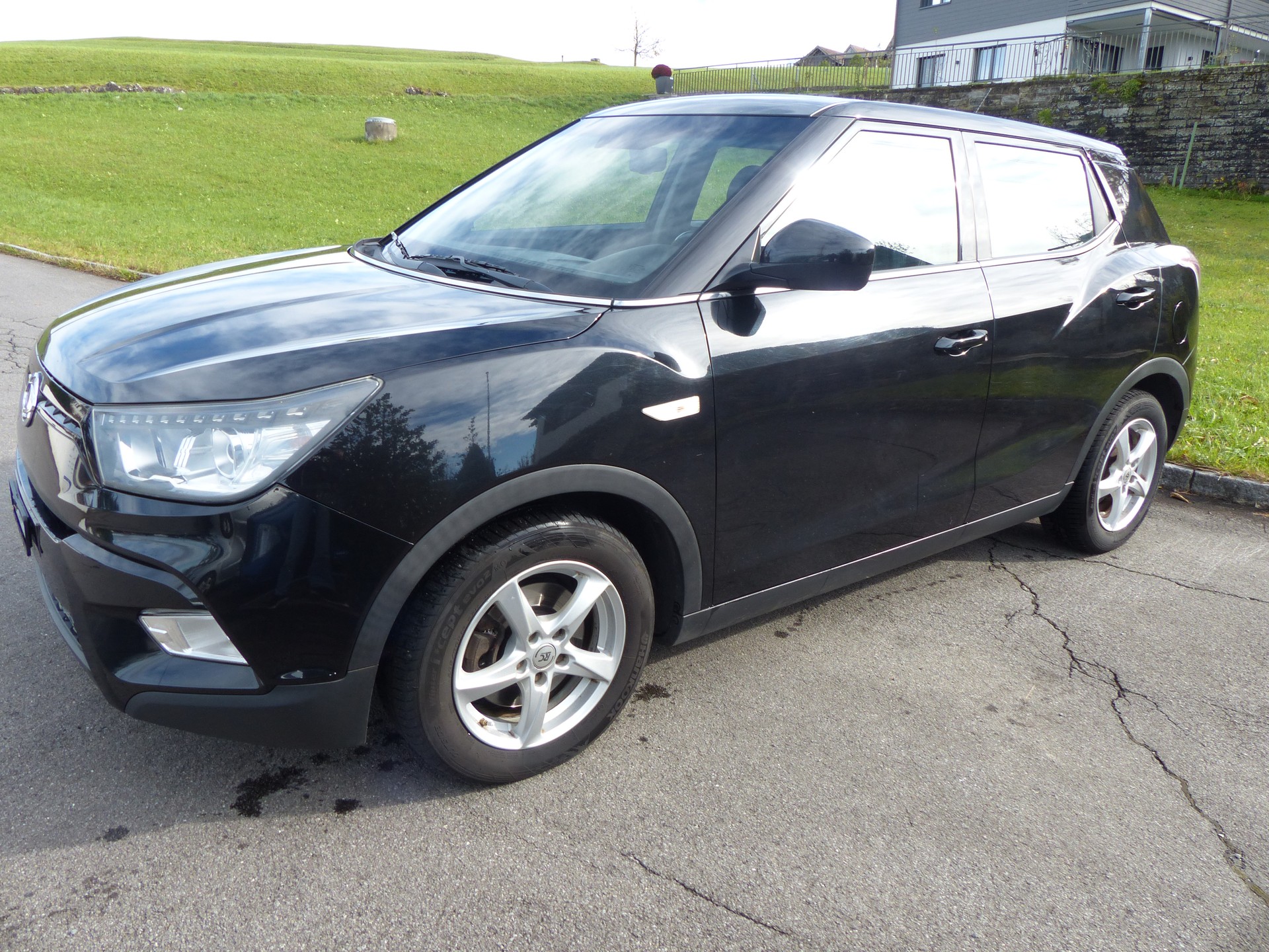 KGM-SsangYong Tivoli 1.6 eXDi Crystal 4WD-showroom-element-2