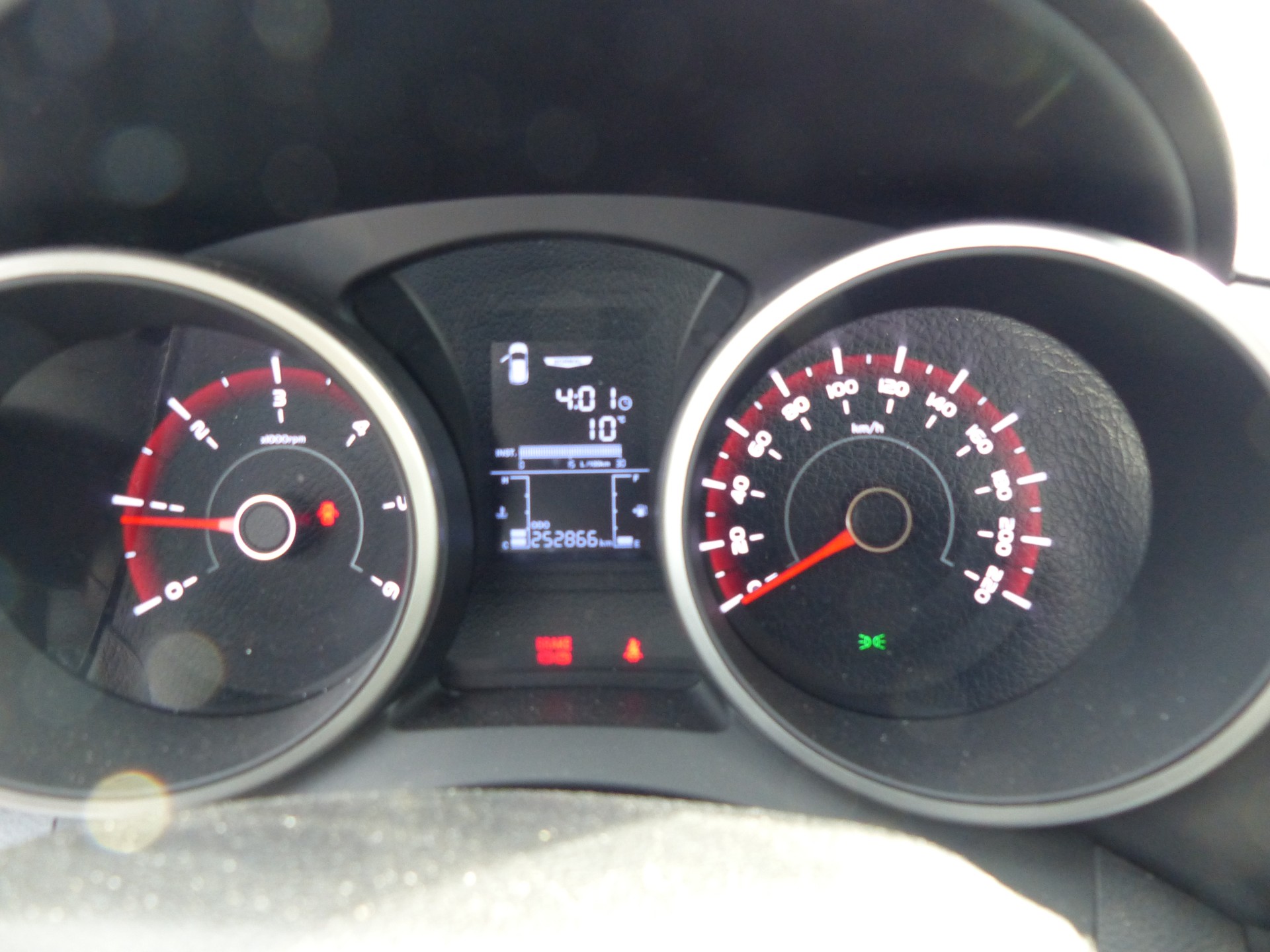 KGM-SsangYong Tivoli 1.6 eXDi Crystal 4WD-image-12
