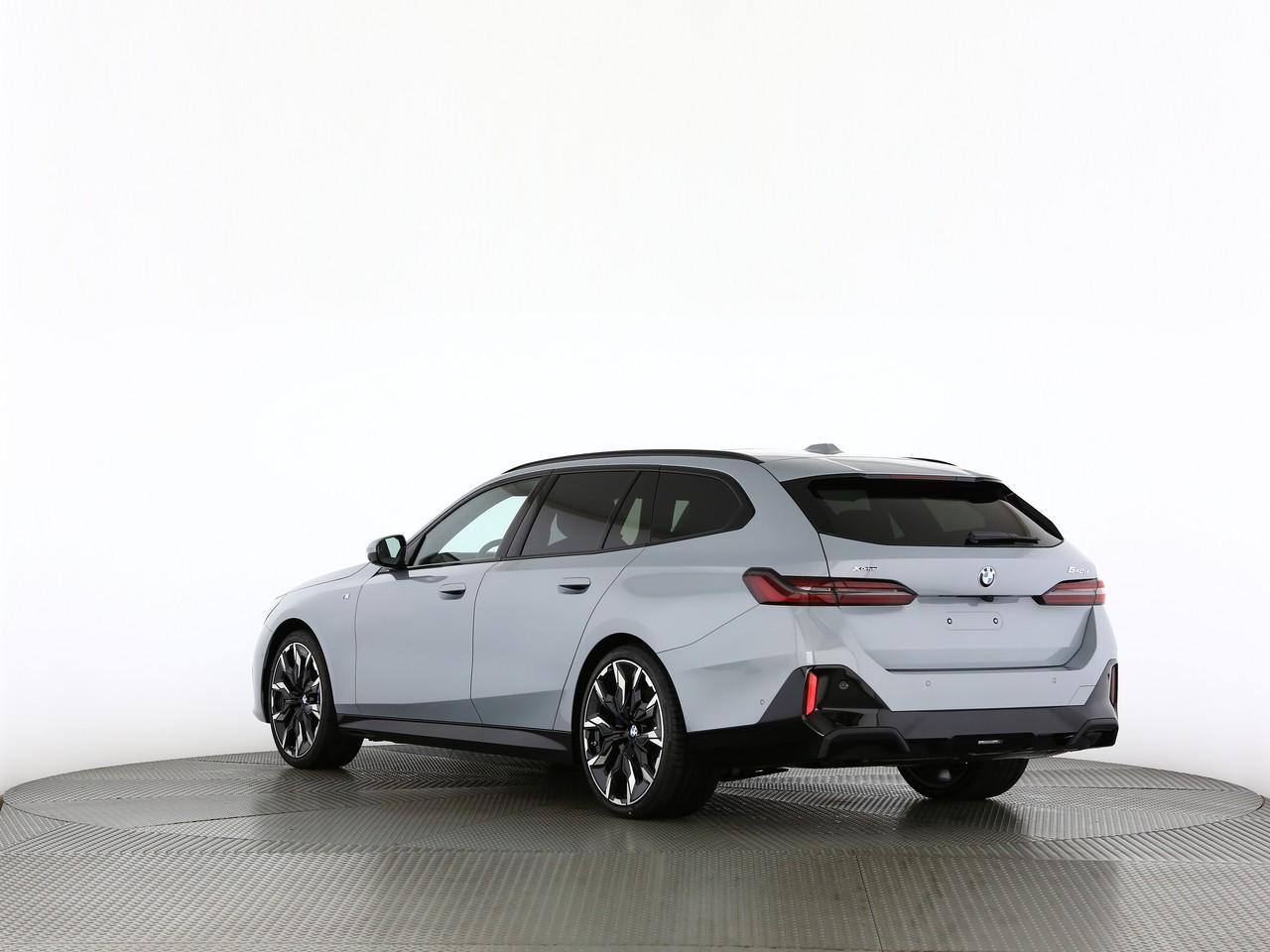 BMW 540d xDrive 48V Touring M Sport Pro Steptronic-image-6