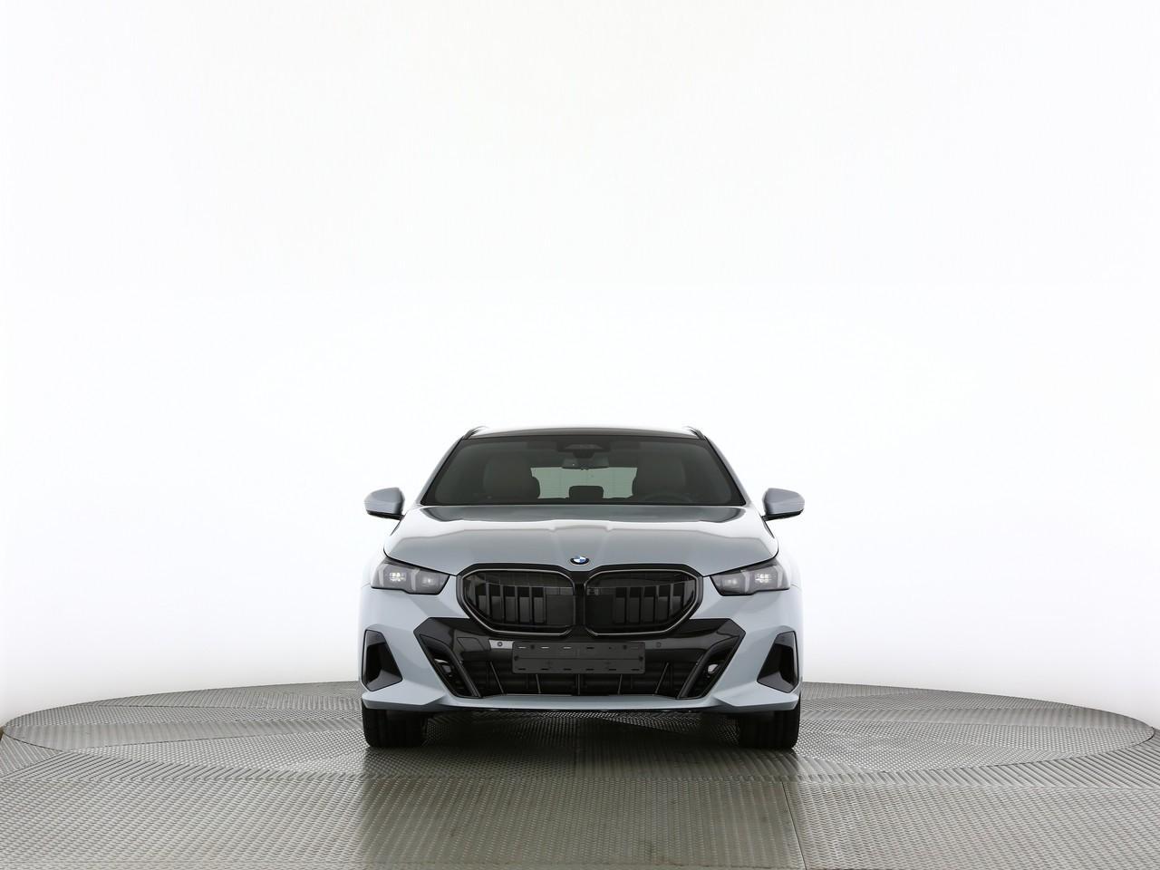 BMW 540d xDrive 48V Touring M Sport Pro Steptronic-showroom-element-1