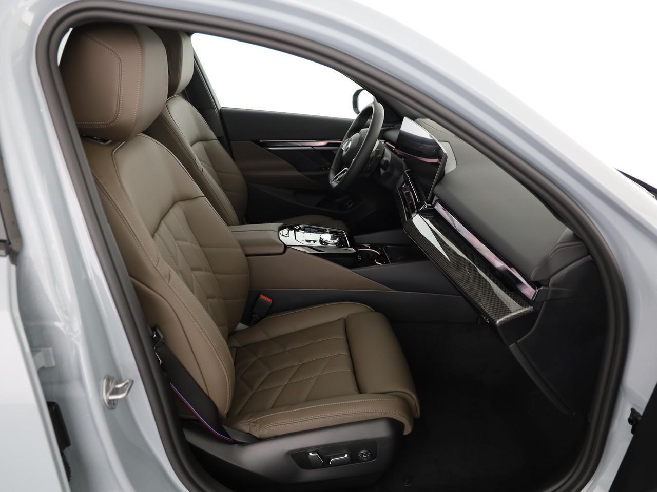 BMW 540d xDrive 48V Touring M Sport Pro Steptronic-image-11