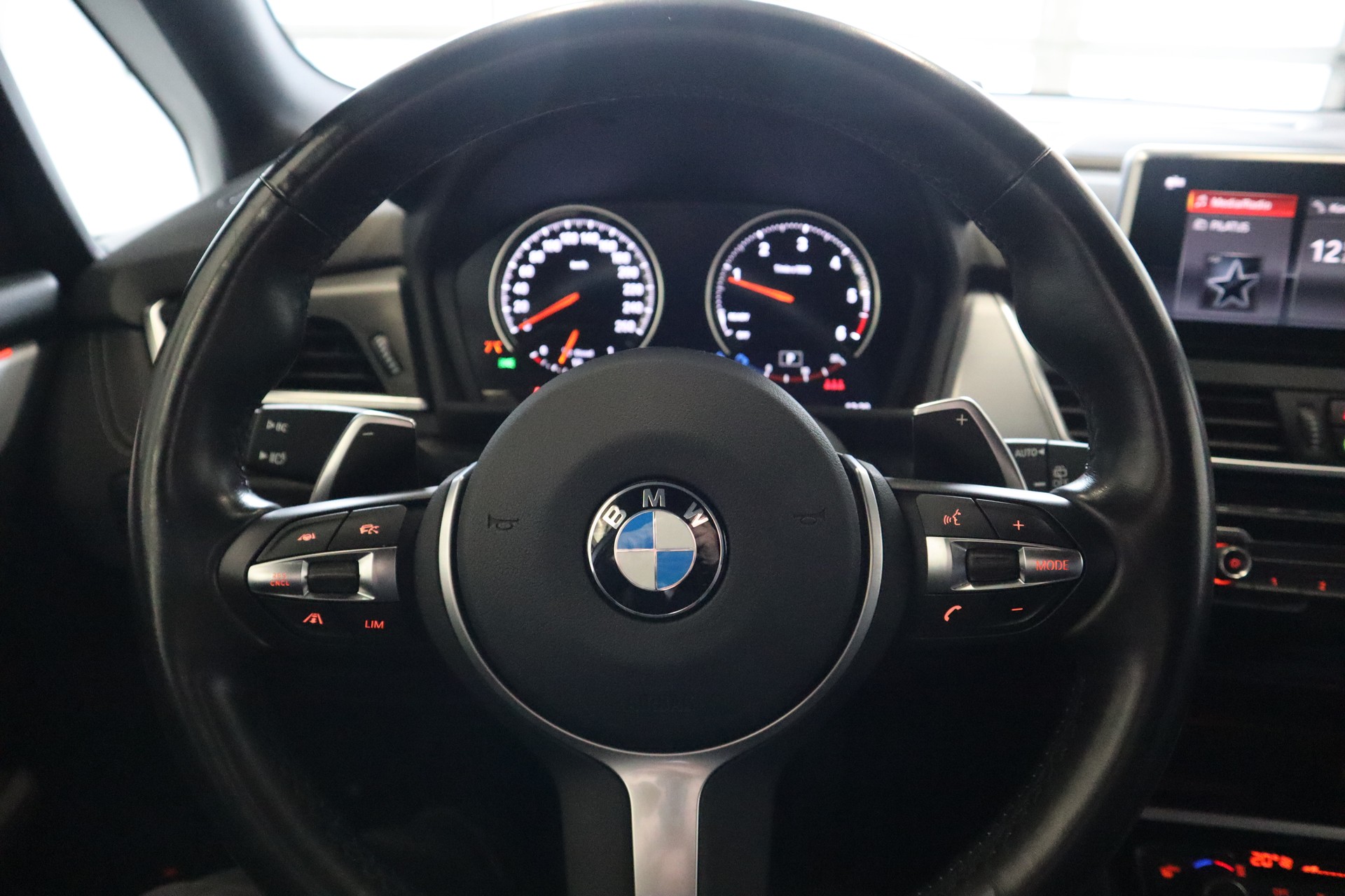 BMW 220d xDrive Active Tourer AHK M-Sportpaket Steptronic 4x4 Euro 6-image-7