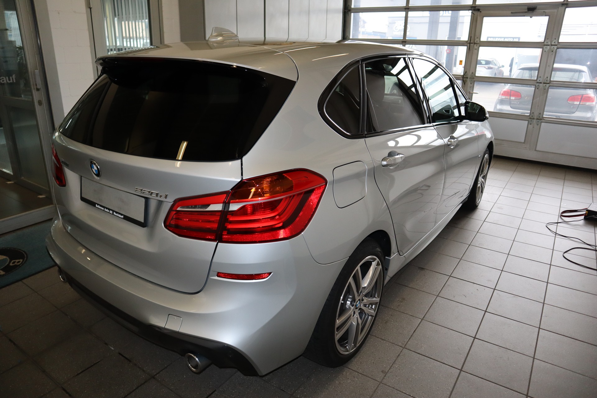 BMW 220d xDrive Active Tourer AHK M-Sportpaket Steptronic 4x4 Euro 6-image-3