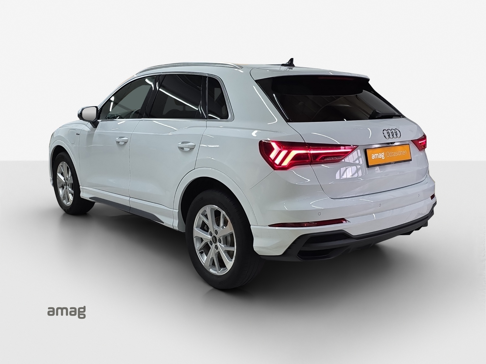 AUDI Q3 45 TFSI e S line Attraction S-tronic-image-3