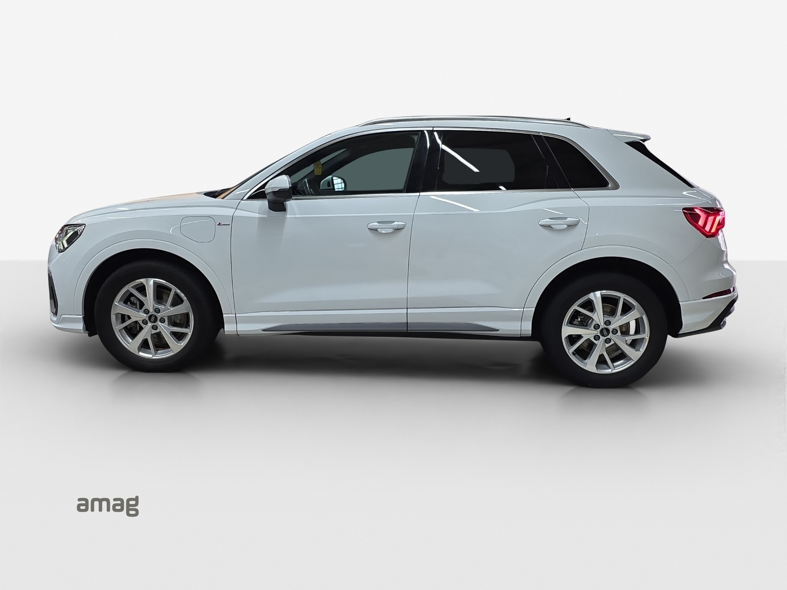 AUDI Q3 45 TFSI e S line Attraction S-tronic-image-2