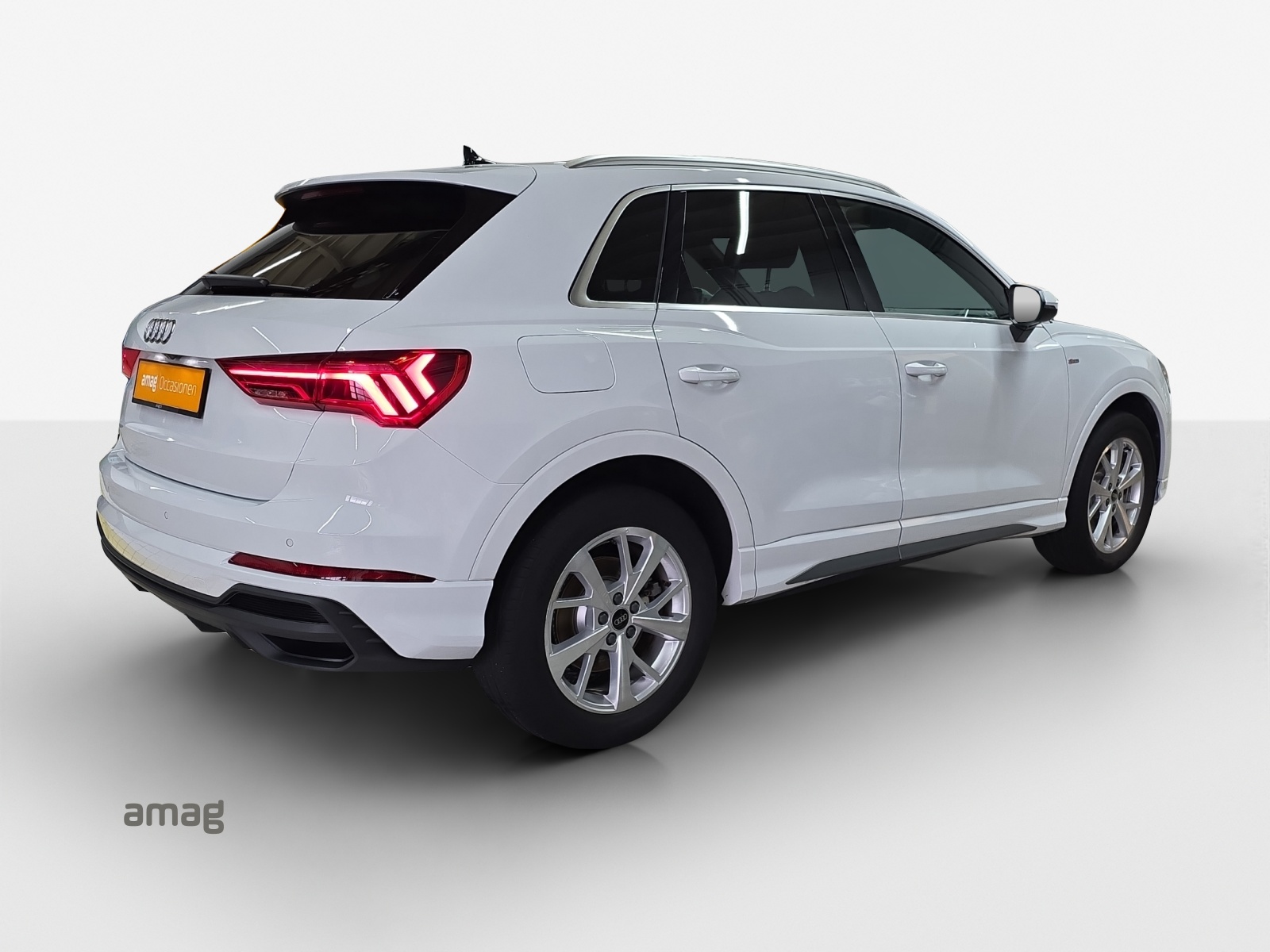 AUDI Q3 45 TFSI e S line Attraction S-tronic-image-5