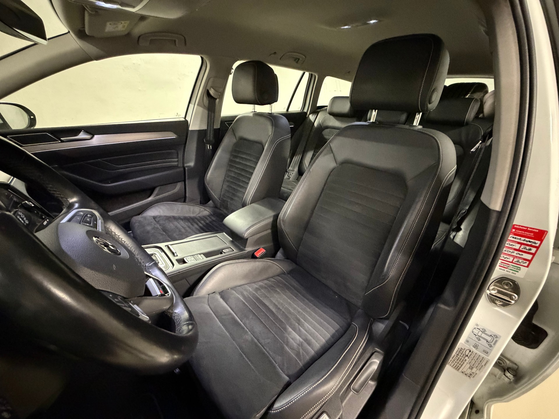 VW Passat 2.0 TDI BMT Elegance 4Motion DSG-image-8
