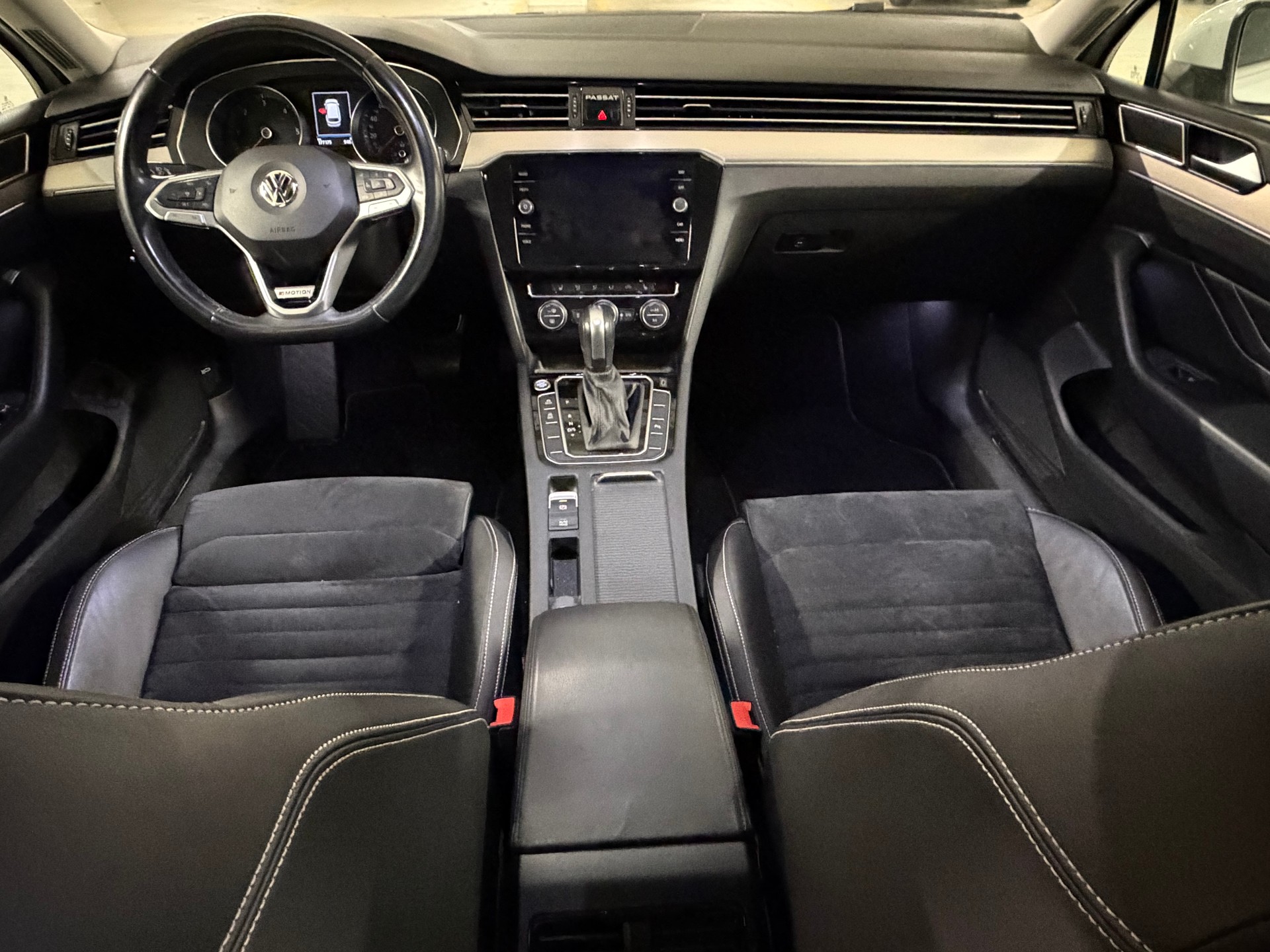 VW Passat 2.0 TDI BMT Elegance 4Motion DSG-image-10