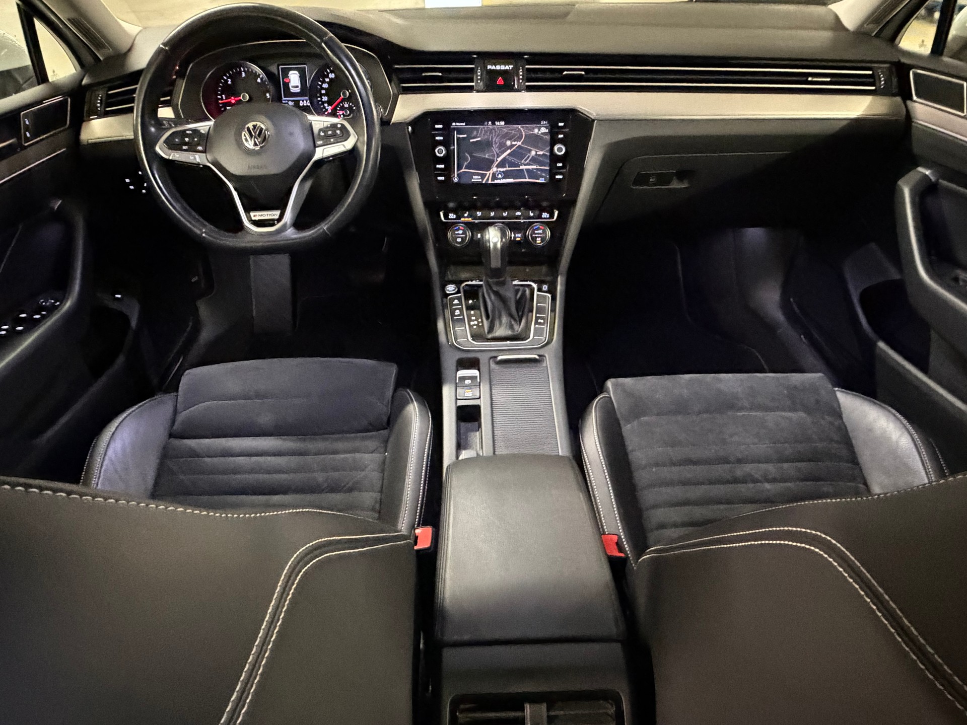 VW Passat 2.0 TDI BMT Elegance 4Motion DSG-image-11