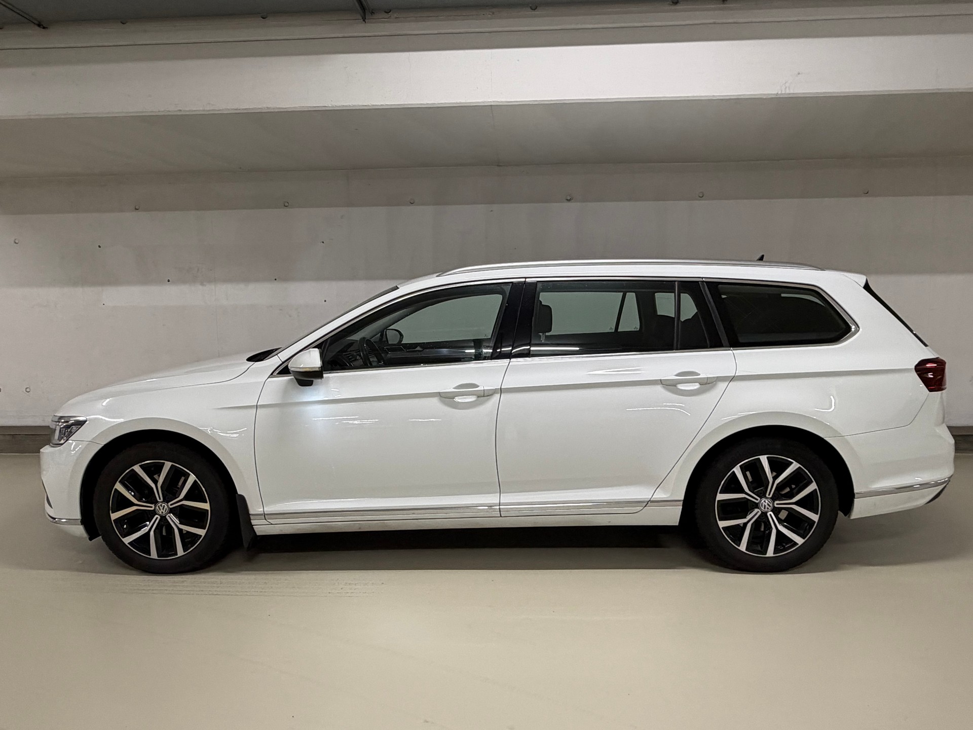 VW Passat 2.0 TDI BMT Elegance 4Motion DSG-image-7