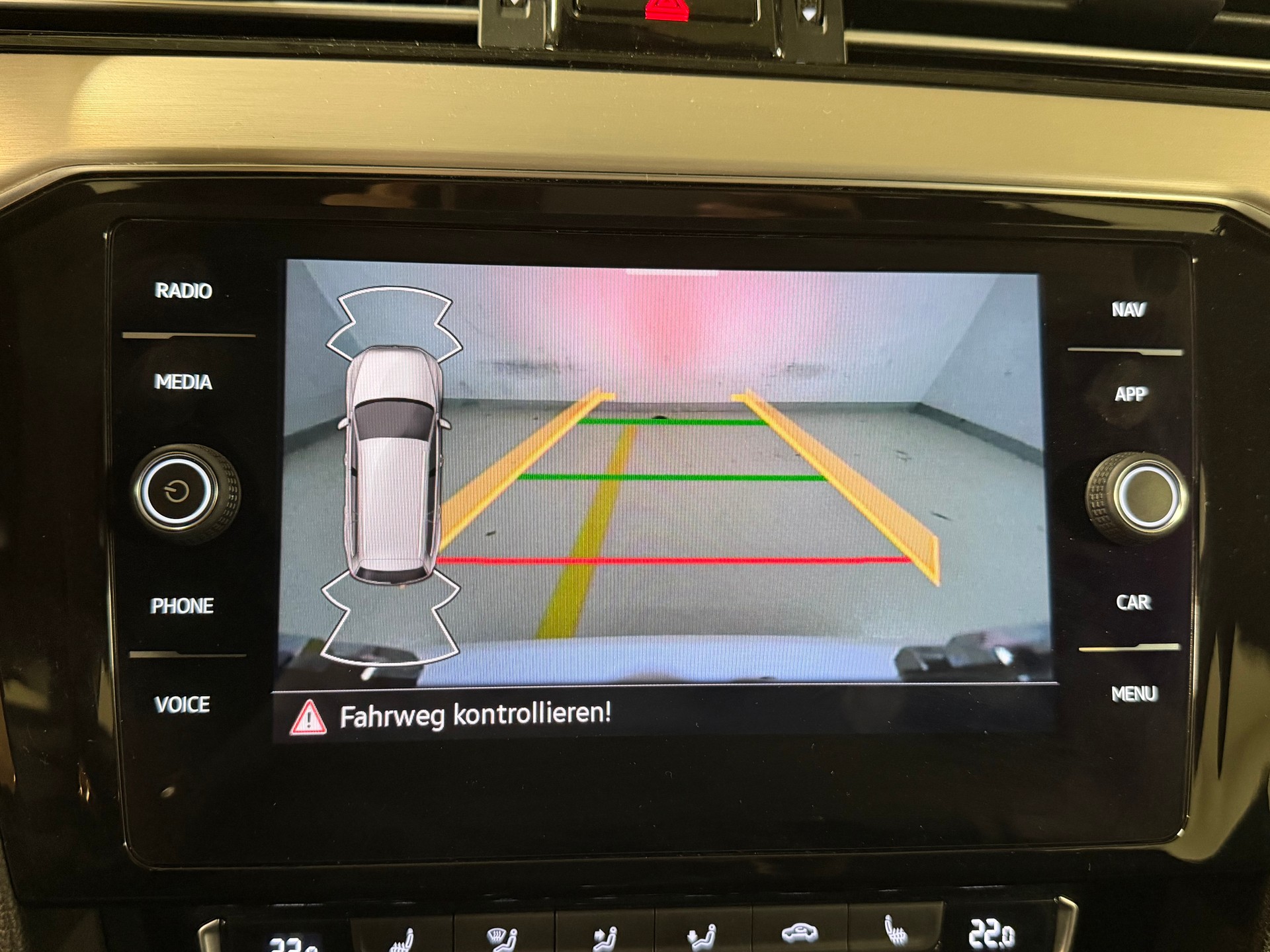 VW Passat 2.0 TDI BMT Elegance 4Motion DSG-image-19