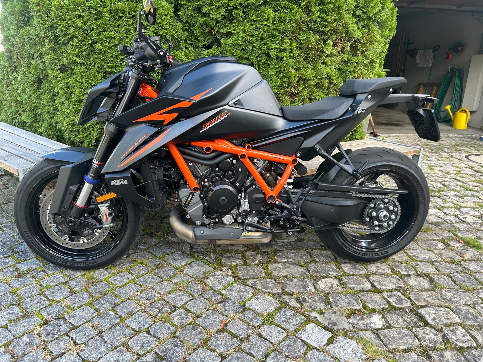 KTM 1390 Super Duke R EVO-image-1