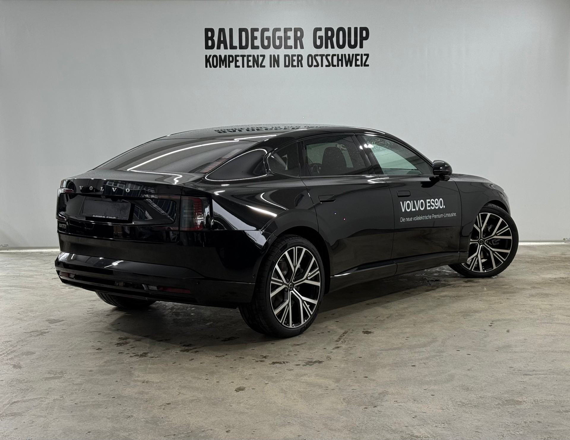 VOLVO ES90 Ultra-showroom-element-2