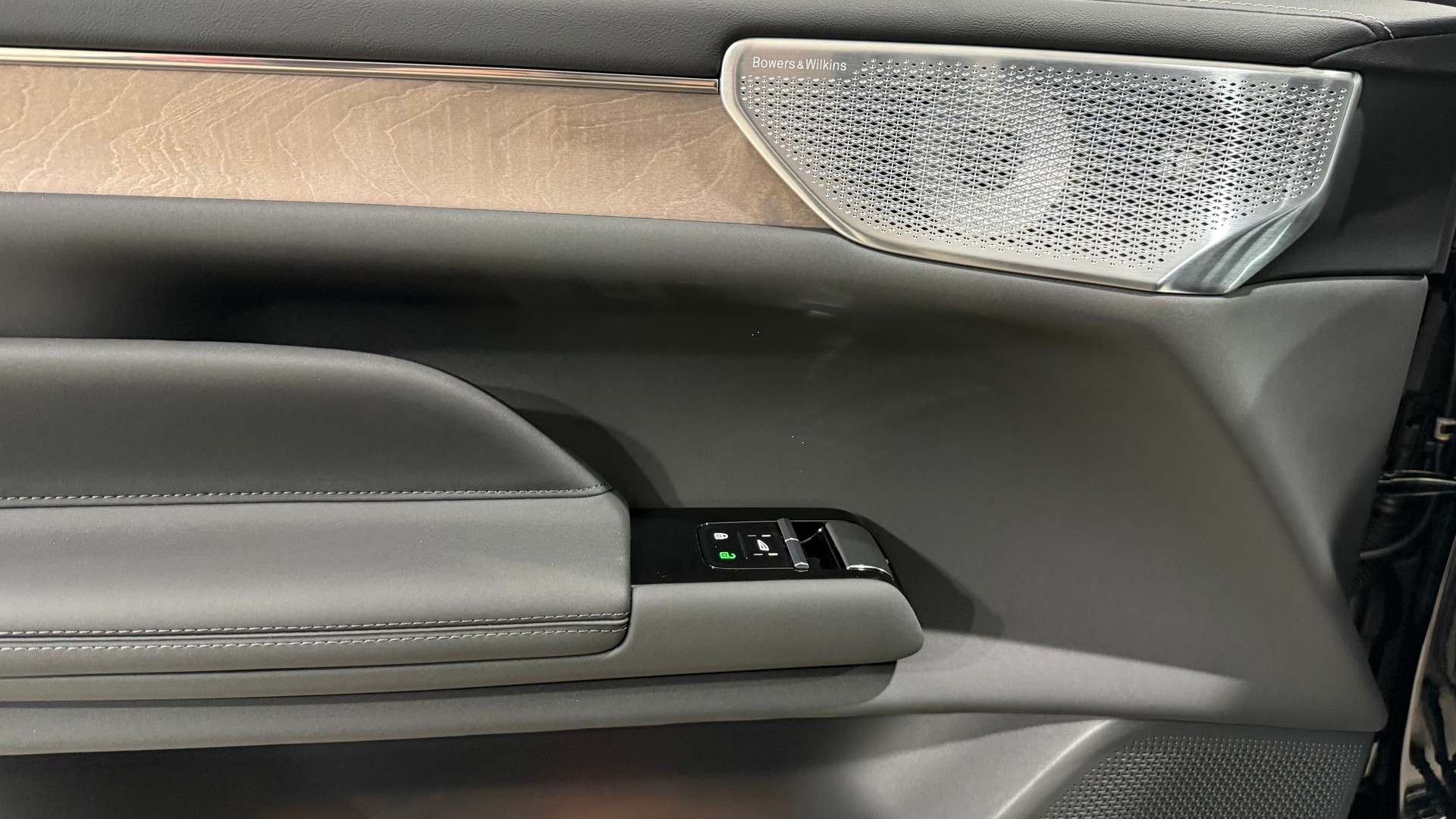 VOLVO ES90 Ultra-image-10